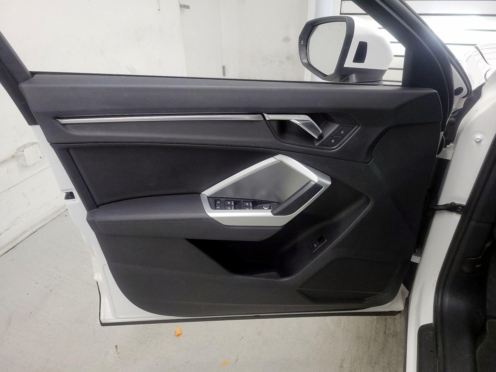 Thumbnail: 2020 Audi Q3 - 12