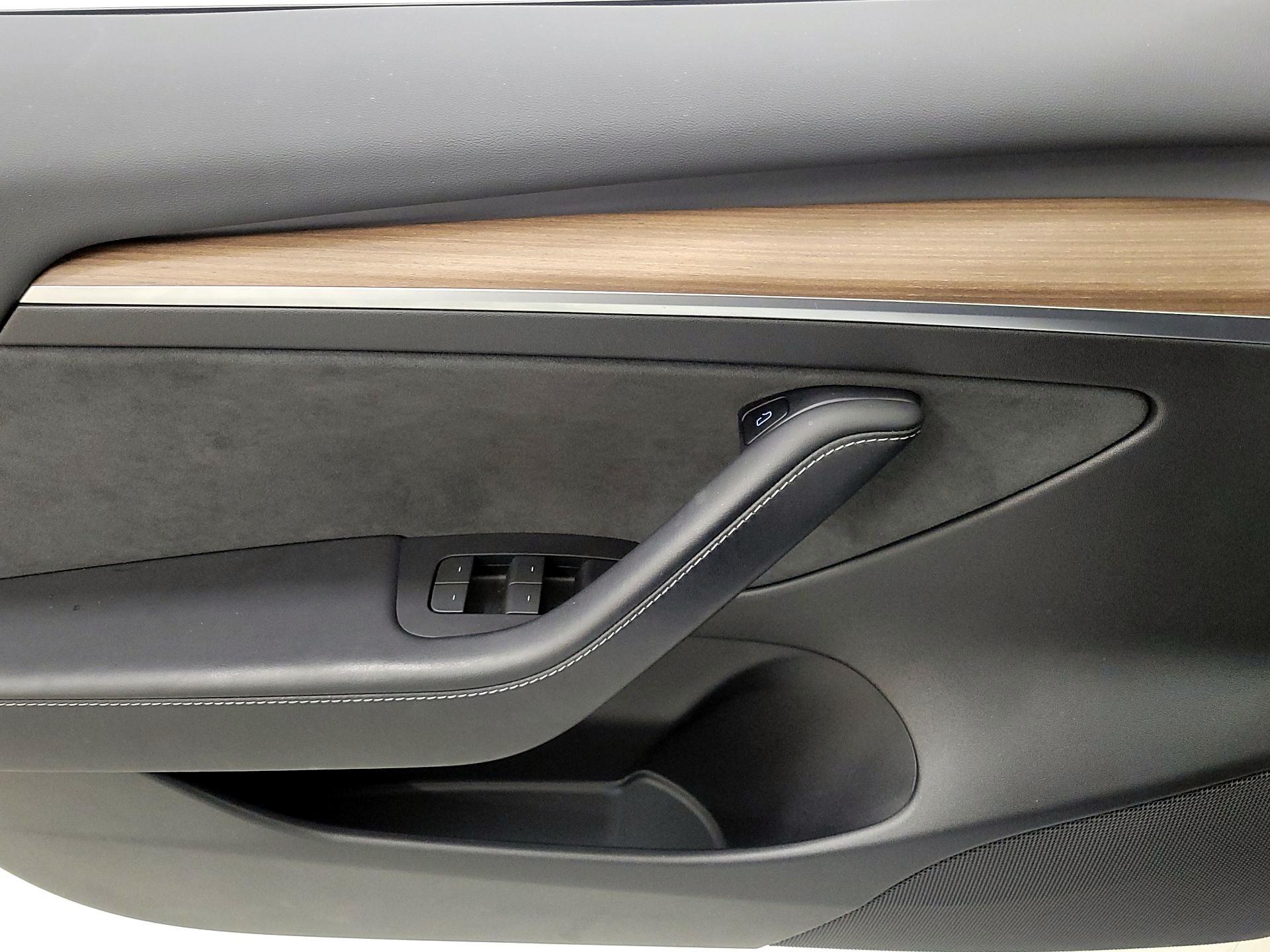 Thumbnail: 2022 Tesla Model 3 - 12