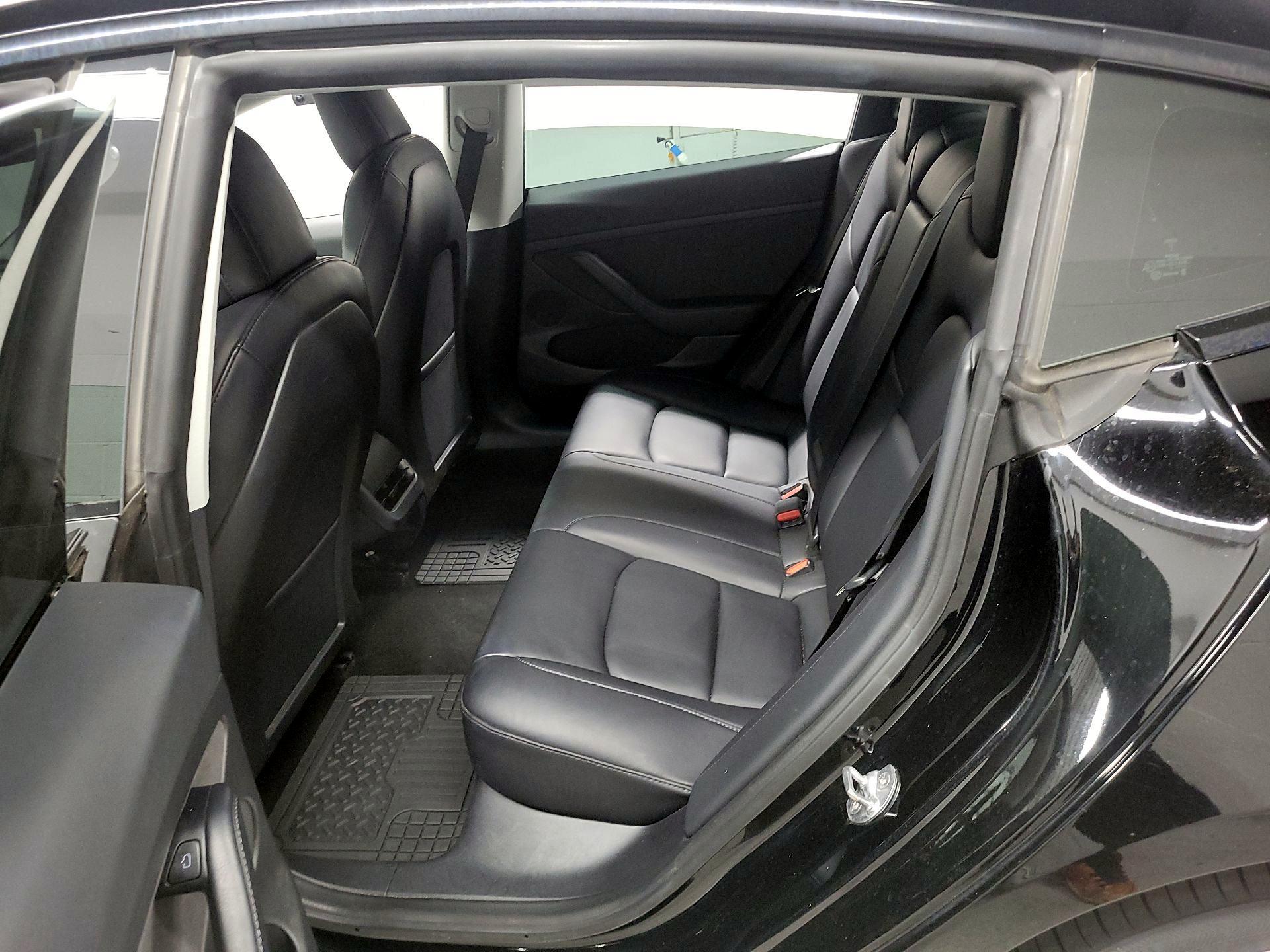 Thumbnail: 2022 Tesla Model 3 - 17