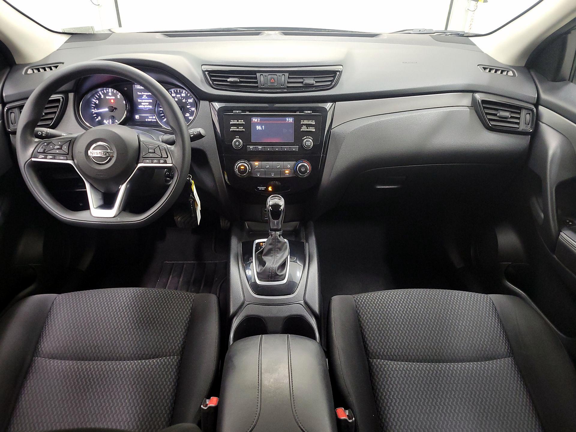 Thumbnail: 2017 Nissan Rogue Sport - 9