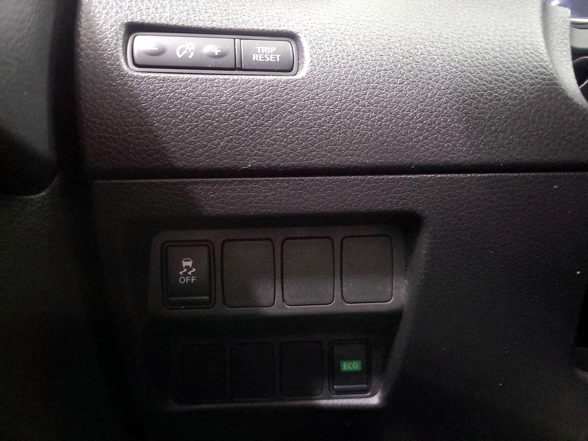 Thumbnail: 2017 Nissan Rogue Sport - 13