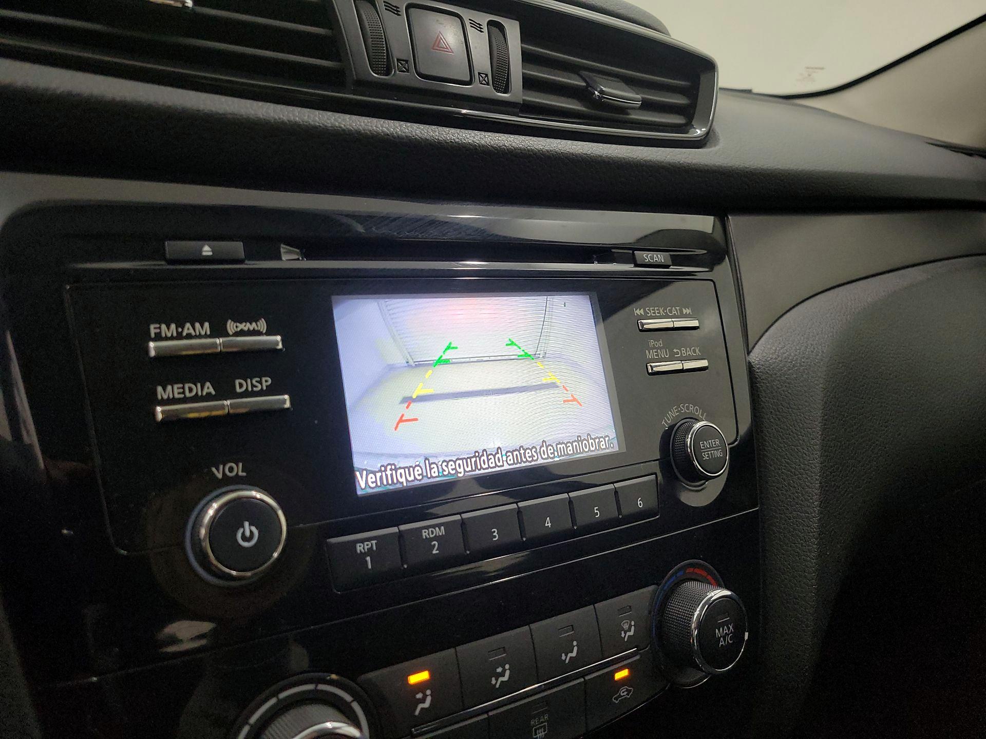 Thumbnail: 2017 Nissan Rogue Sport - 14