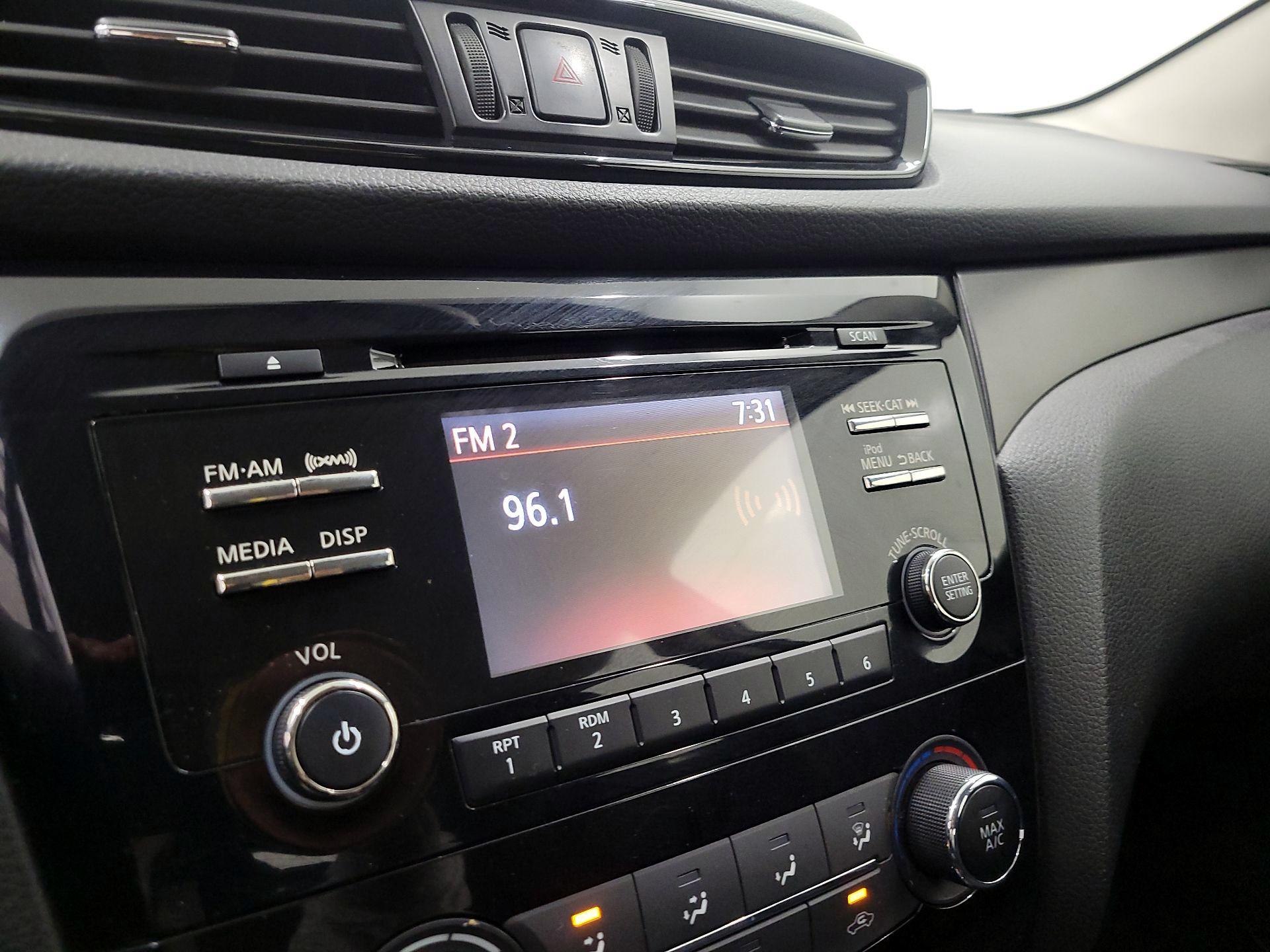 Thumbnail: 2017 Nissan Rogue Sport - 15