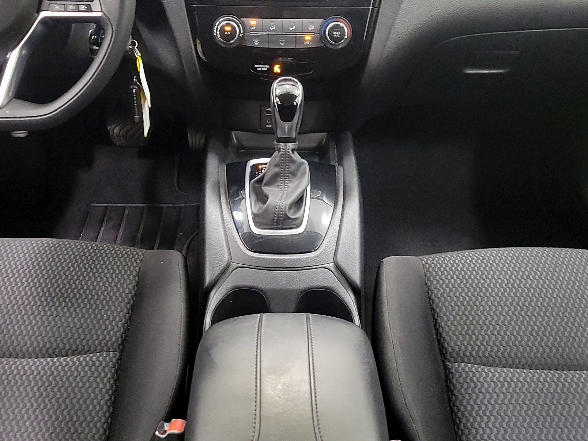 Thumbnail: 2017 Nissan Rogue Sport - 17