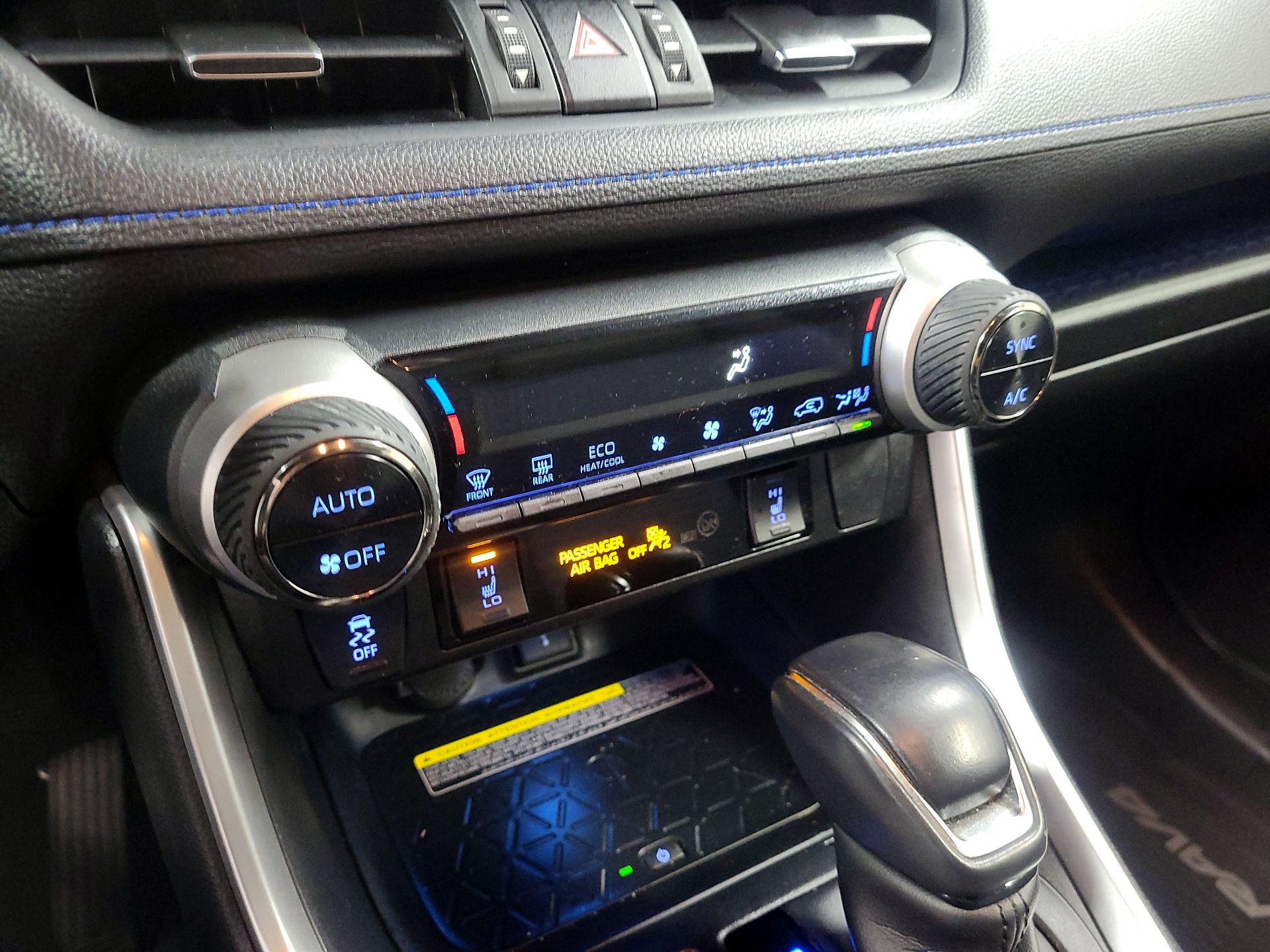 Thumbnail: 2020 Toyota RAV4 - 15