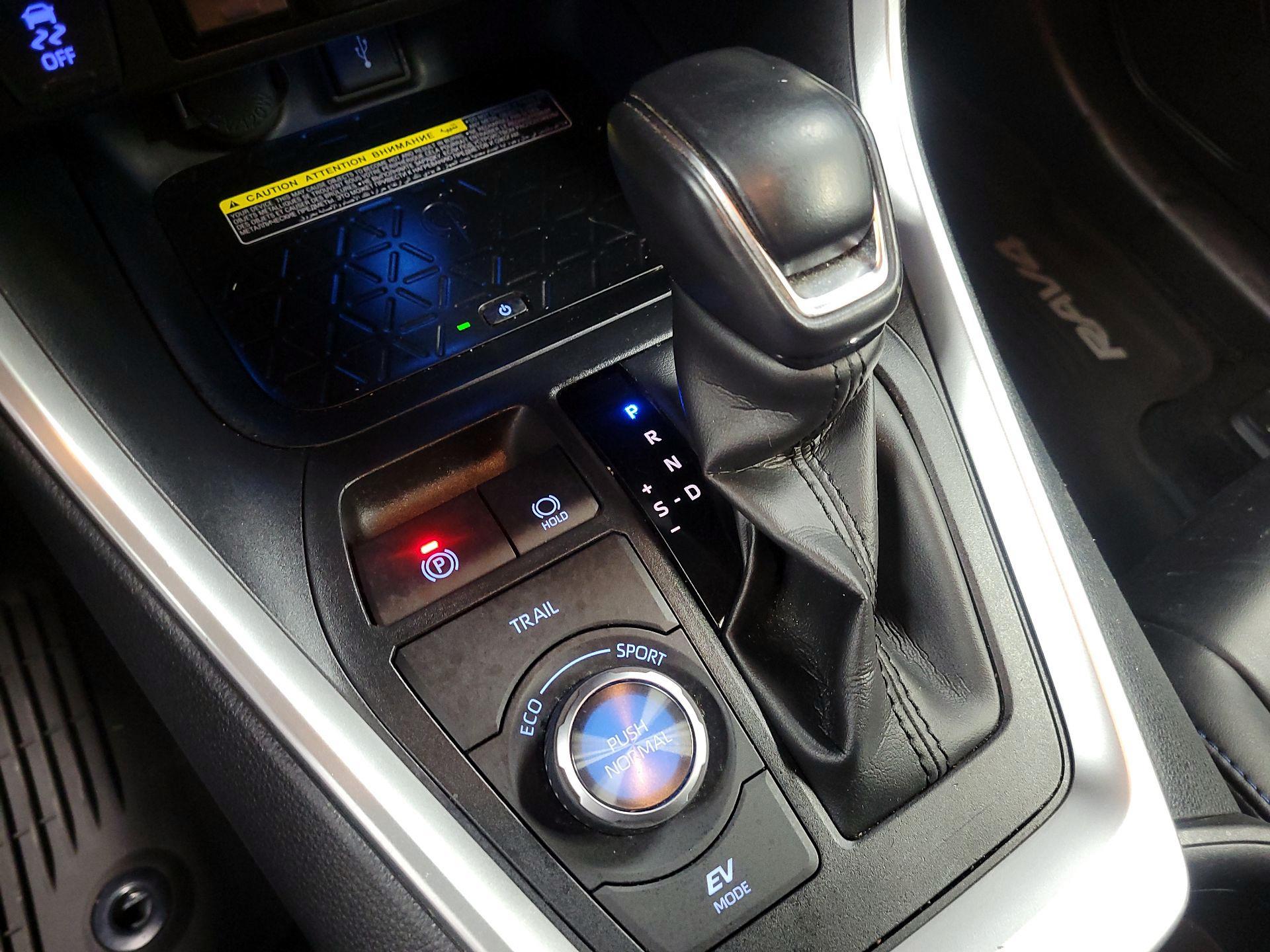 Thumbnail: 2020 Toyota RAV4 - 16