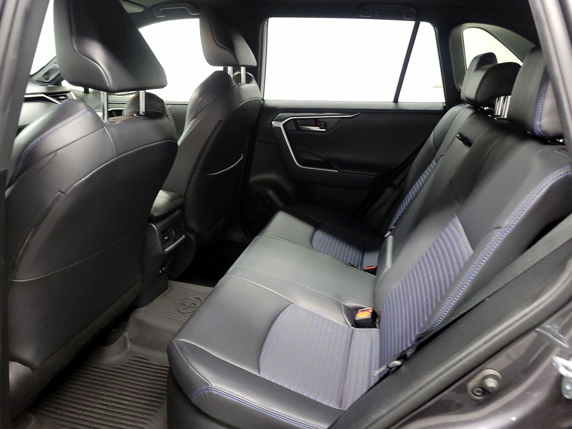 Thumbnail: 2020 Toyota RAV4 - 17