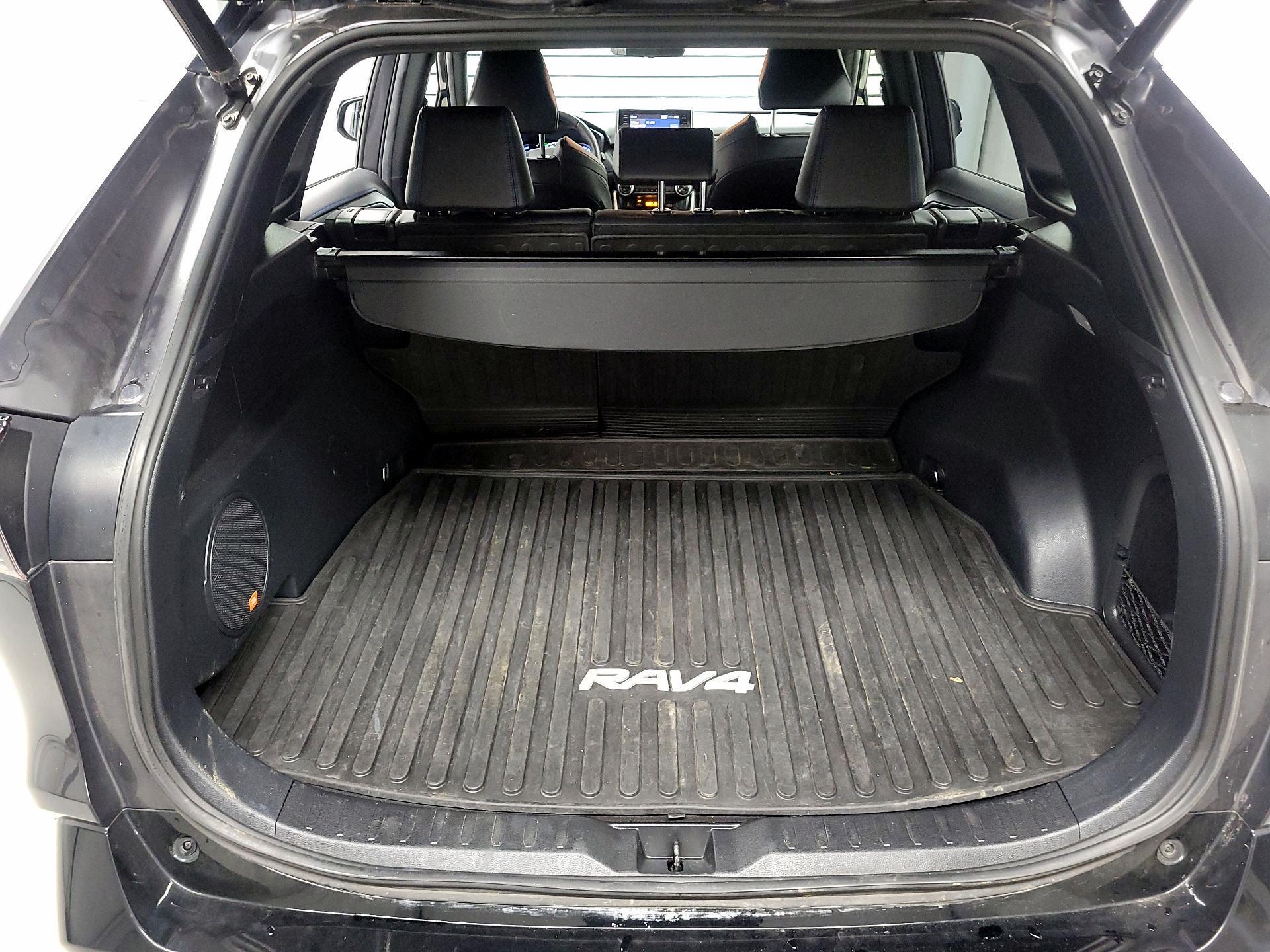 Thumbnail: 2020 Toyota RAV4 - 18