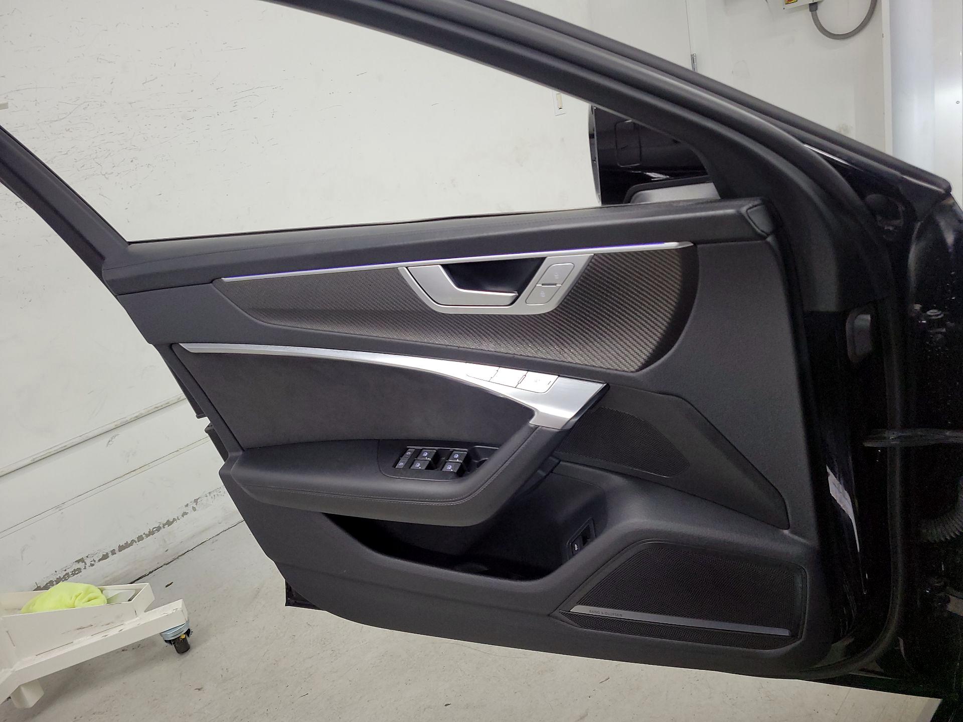 Thumbnail: 2023 Audi RS 6 - 12