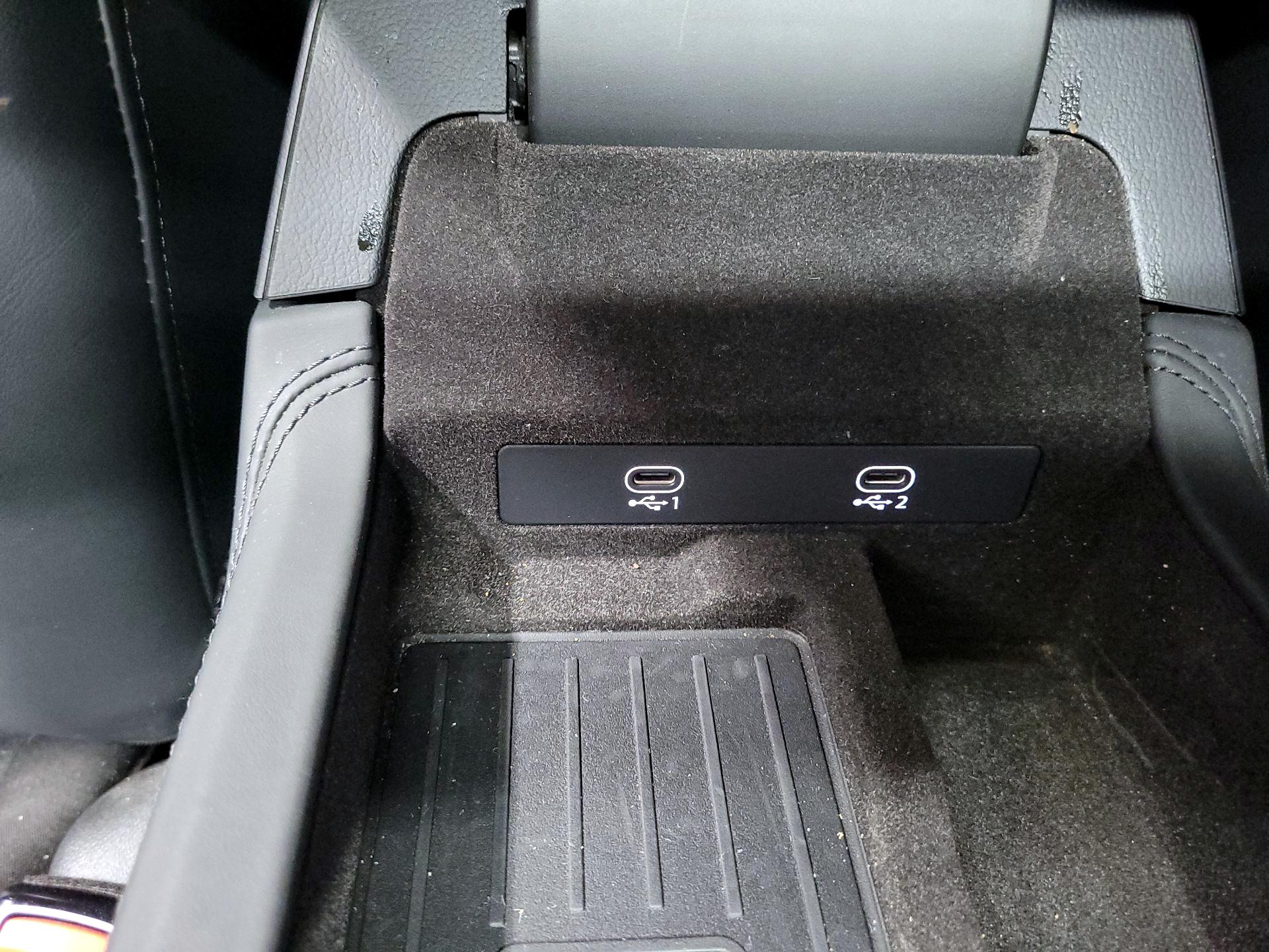 Thumbnail: 2023 Audi RS 6 - 17