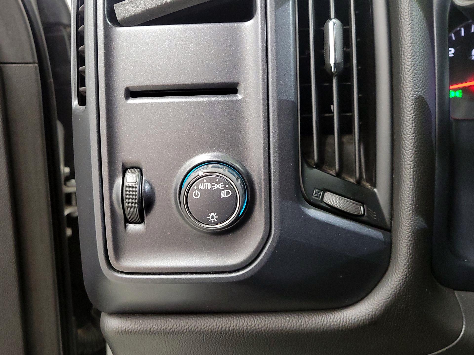 Thumbnail: 2018 Chevrolet Silverado 1500 - 13