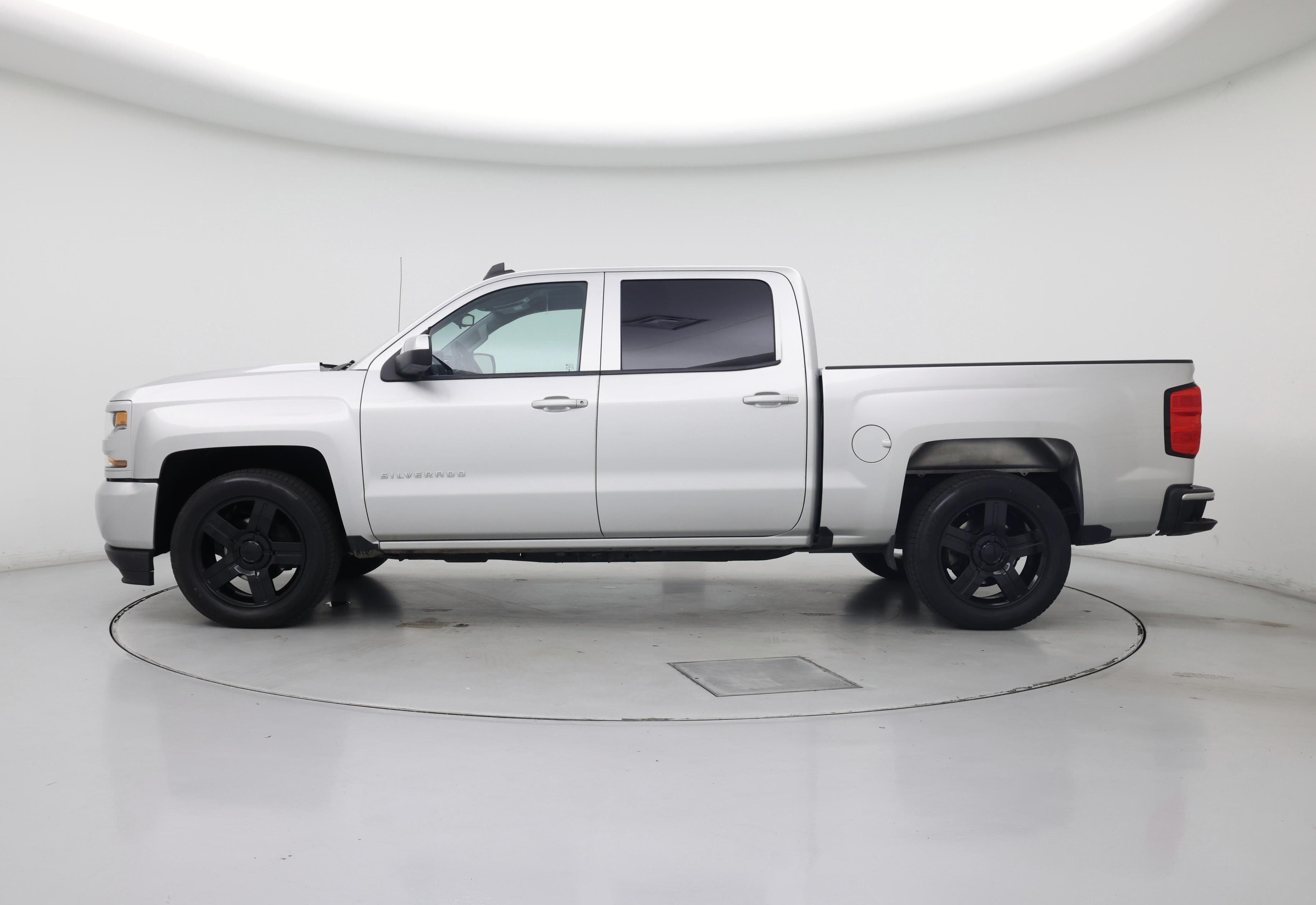 Thumbnail: 2018 Chevrolet Silverado 1500 - 3