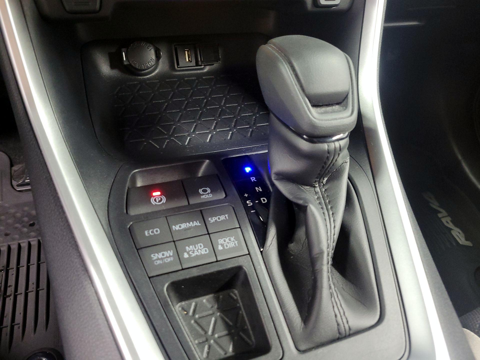 Thumbnail: 2020 Toyota RAV4 - 17