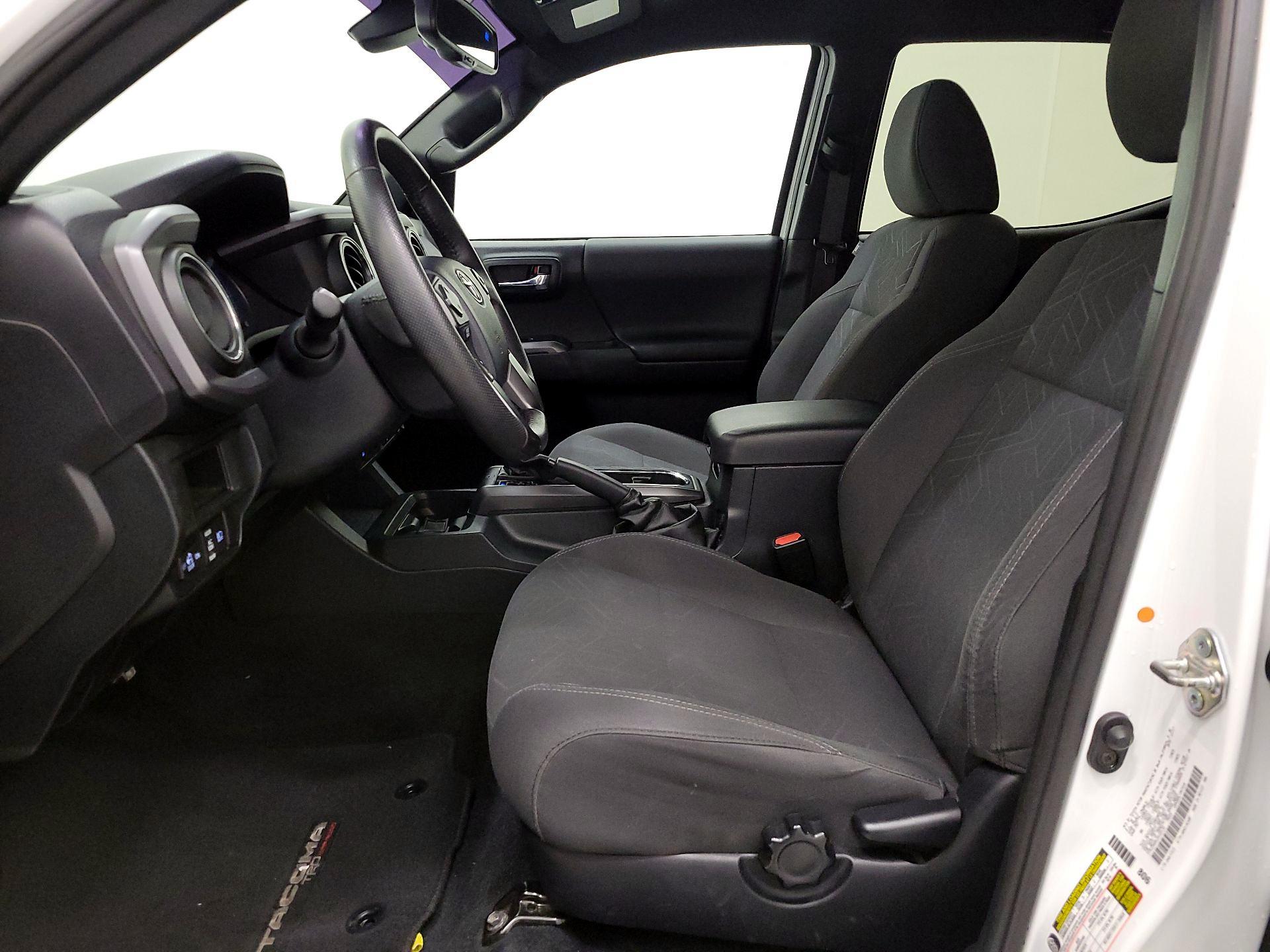 Thumbnail: 2018 Toyota Tacoma - 11