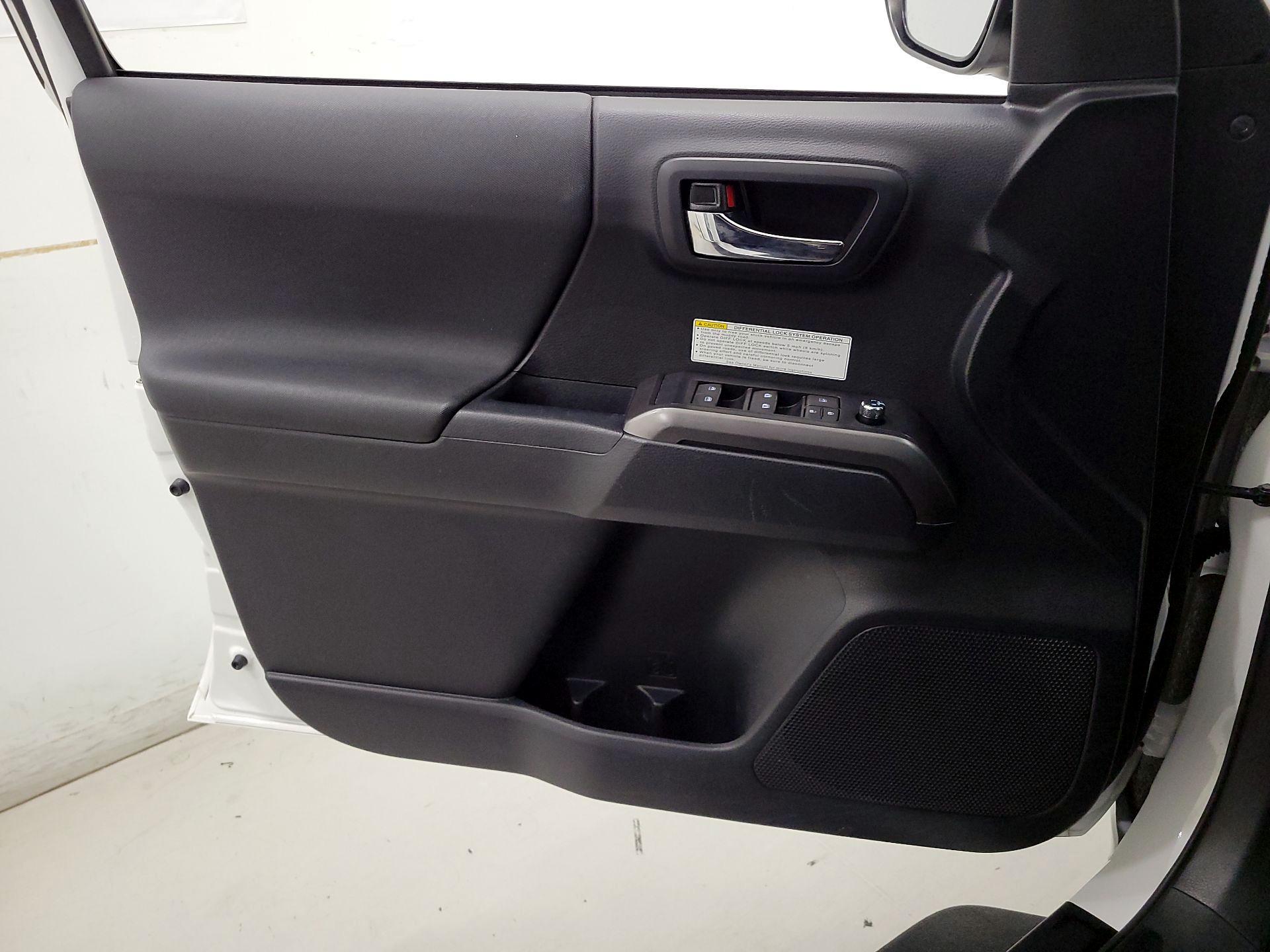 Thumbnail: 2018 Toyota Tacoma - 12