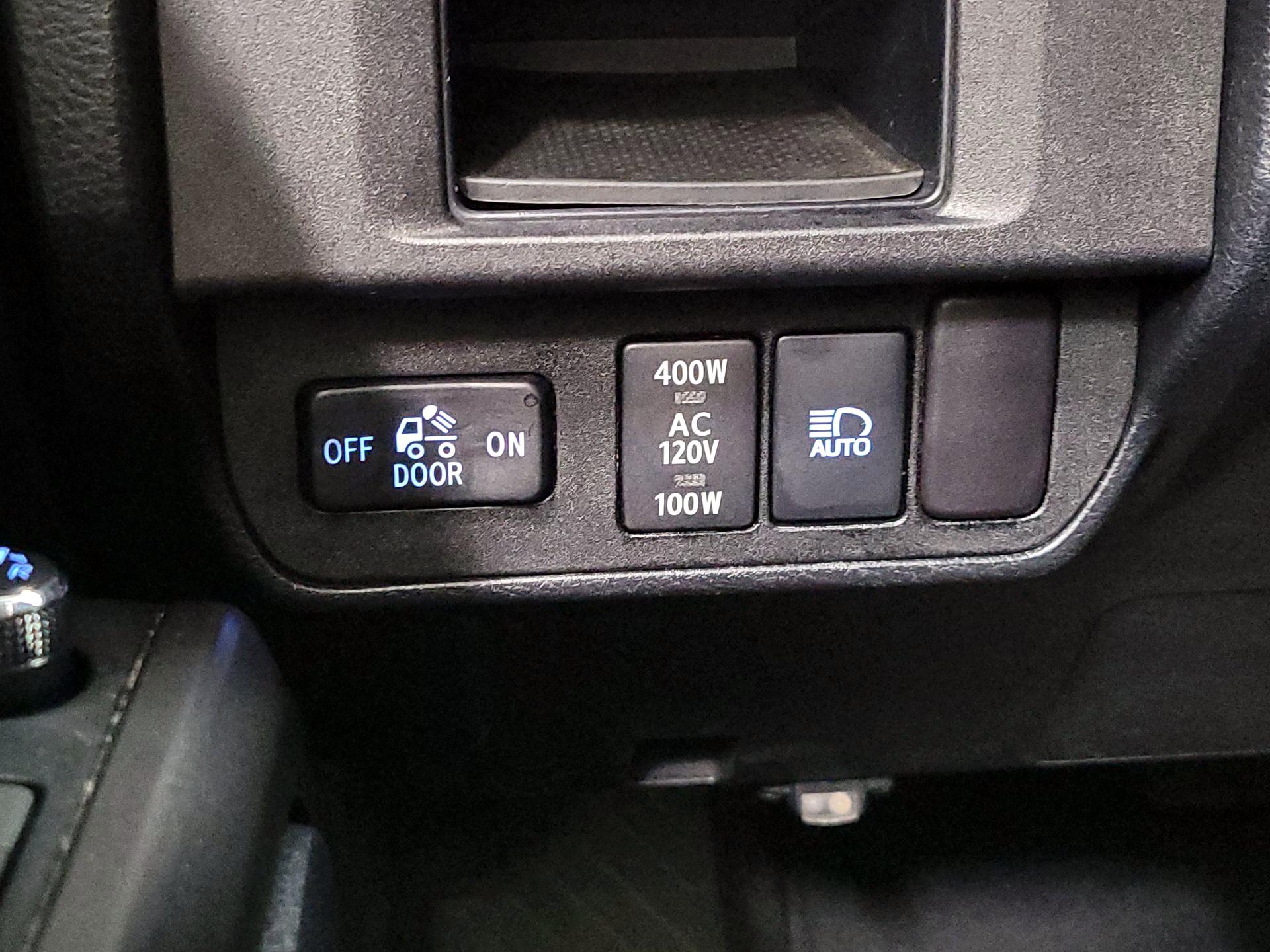 Thumbnail: 2018 Toyota Tacoma - 13