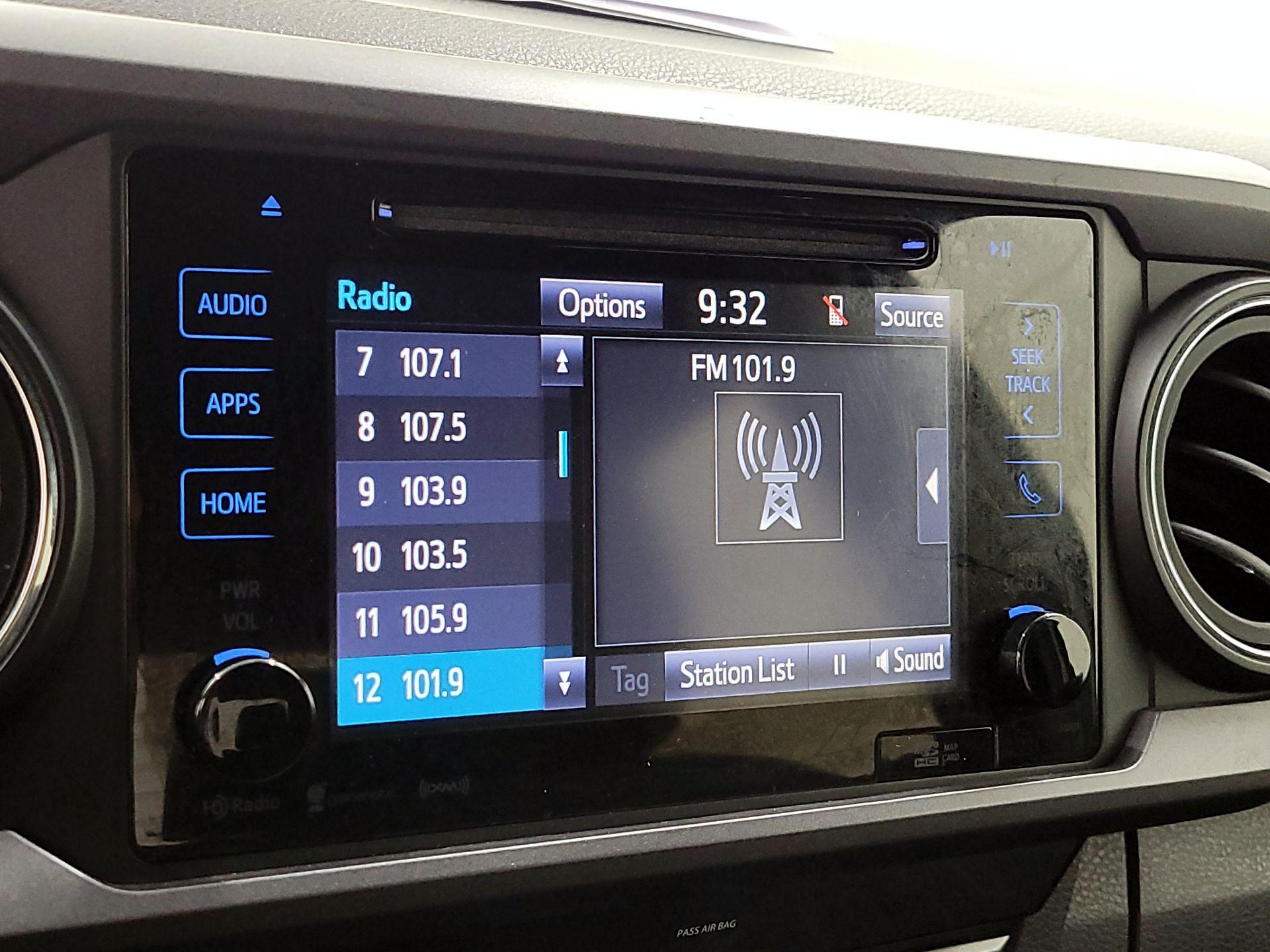 Thumbnail: 2018 Toyota Tacoma - 15