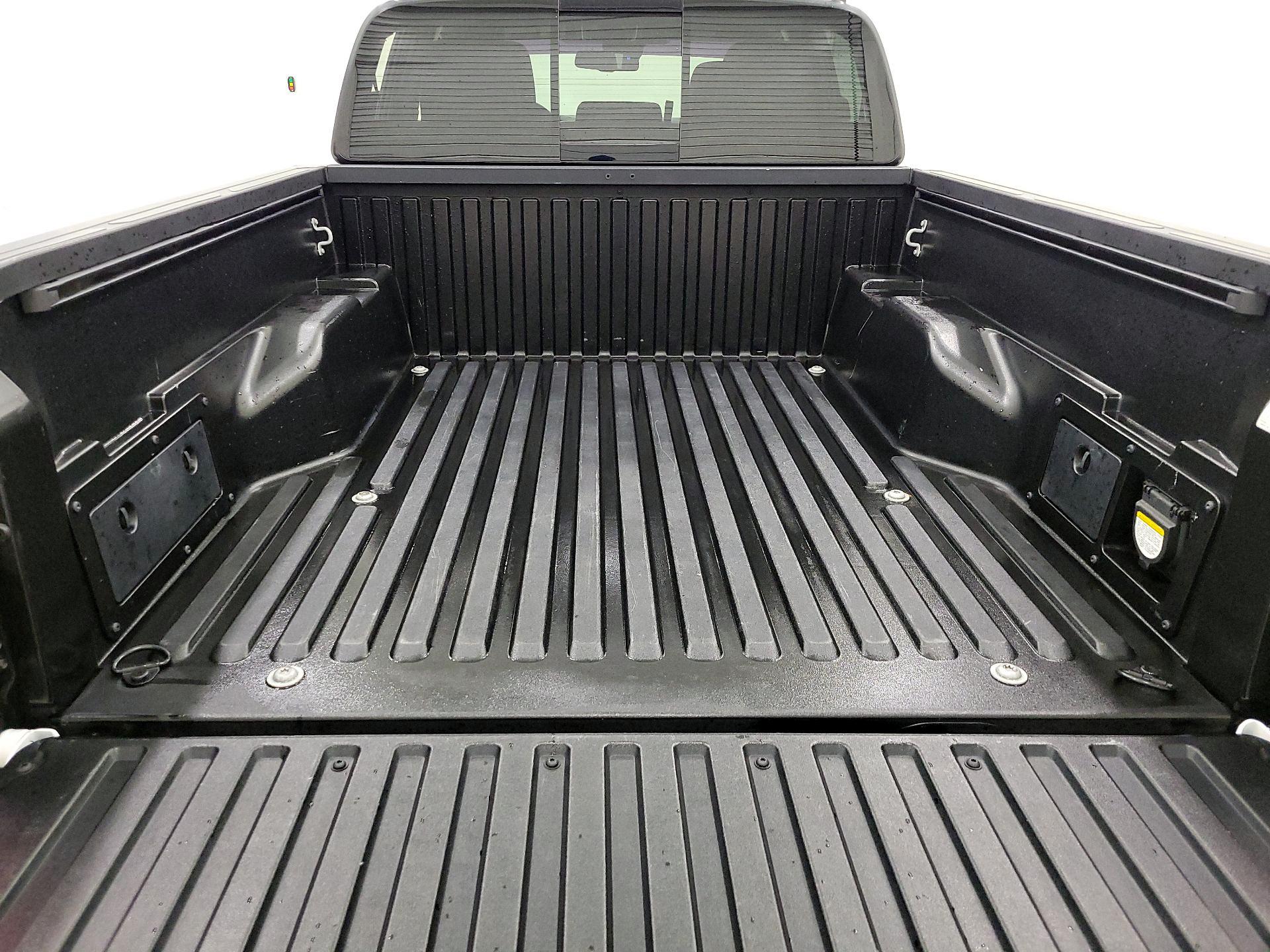 Thumbnail: 2018 Toyota Tacoma - 20