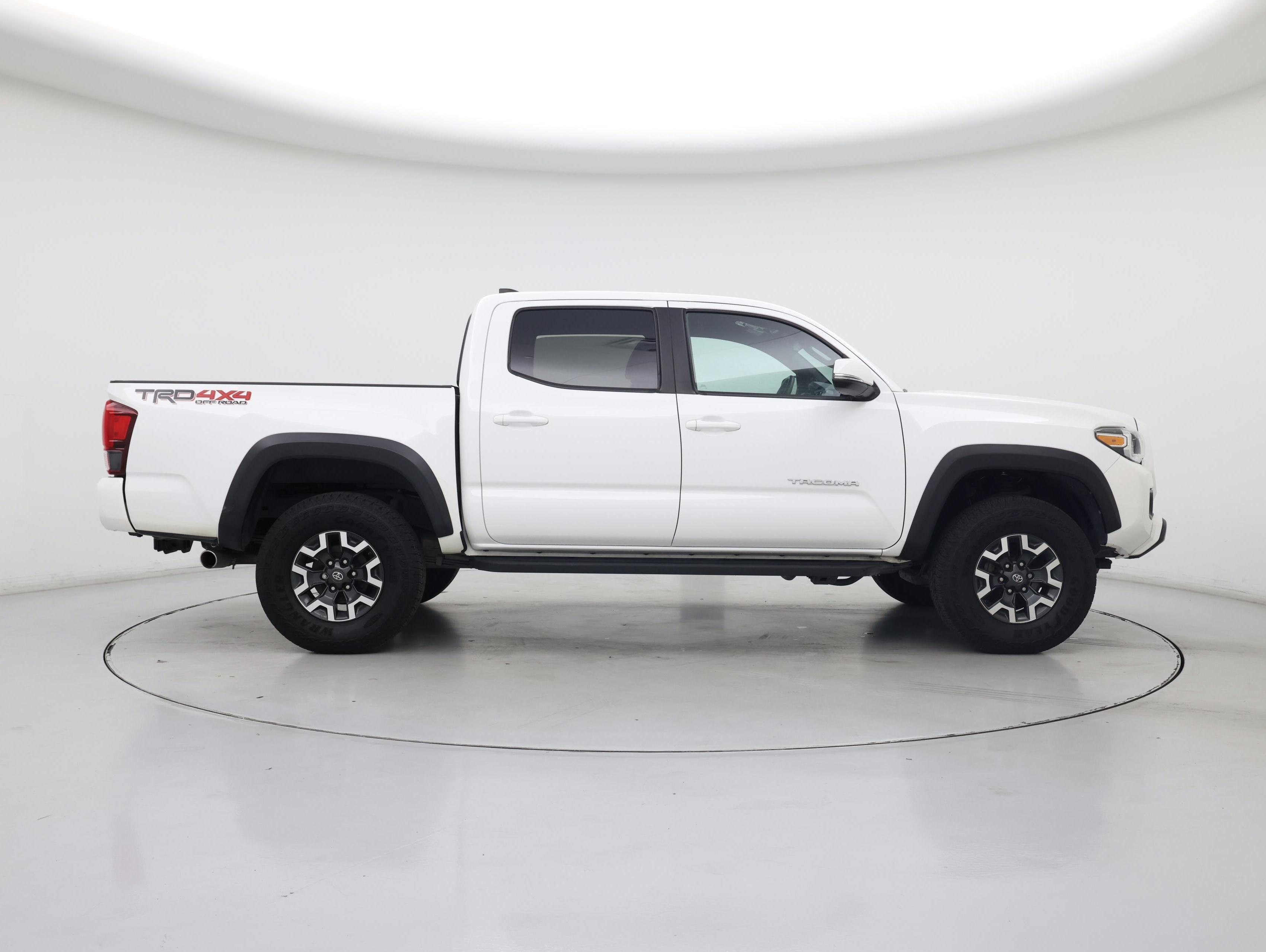 Thumbnail: 2018 Toyota Tacoma - 7