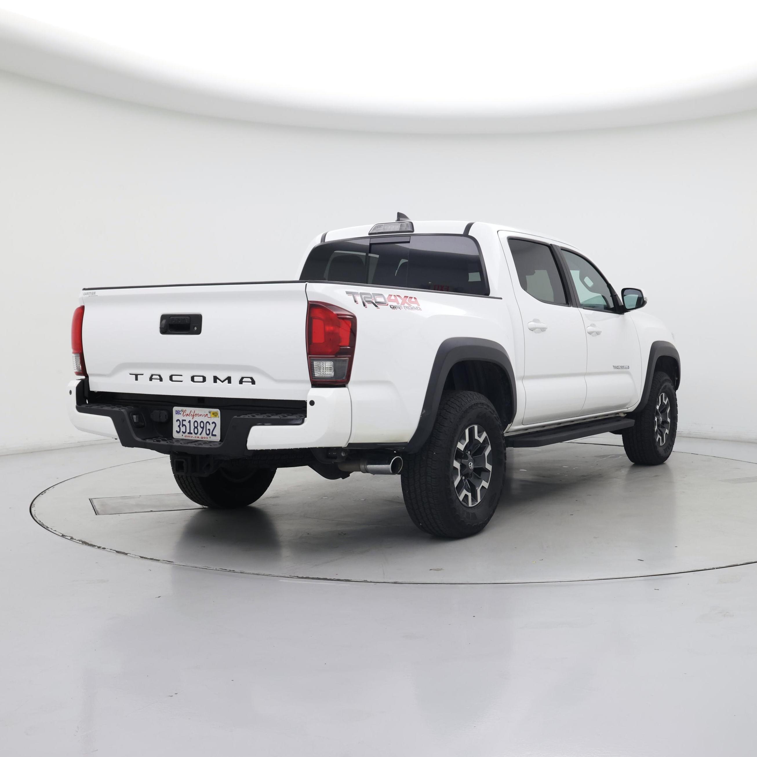 Thumbnail: 2018 Toyota Tacoma - 8