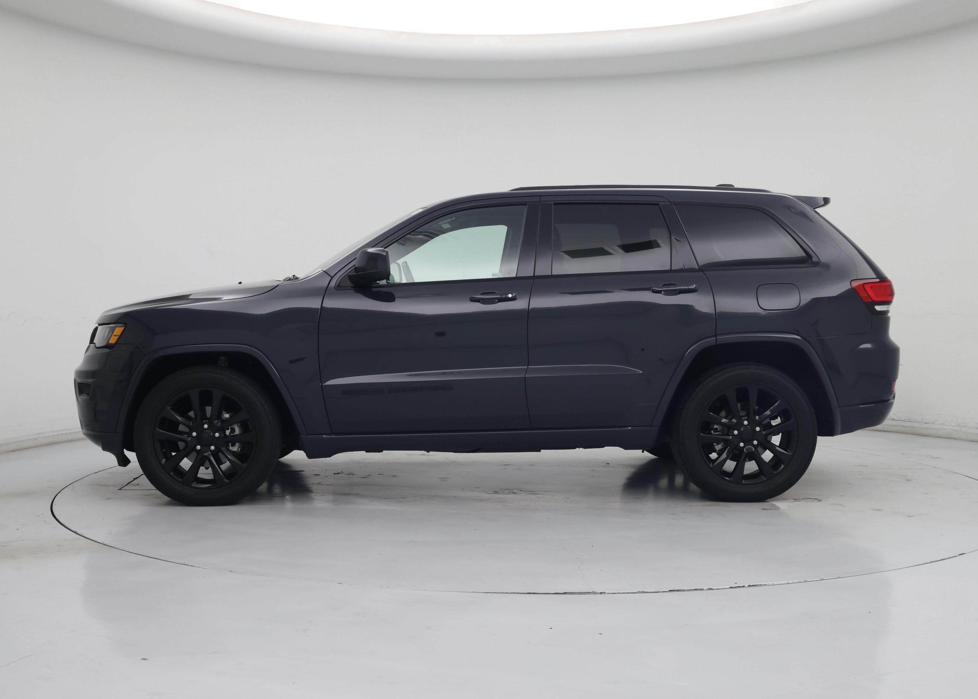 Thumbnail: 2018 Jeep Grand Cherokee - 3