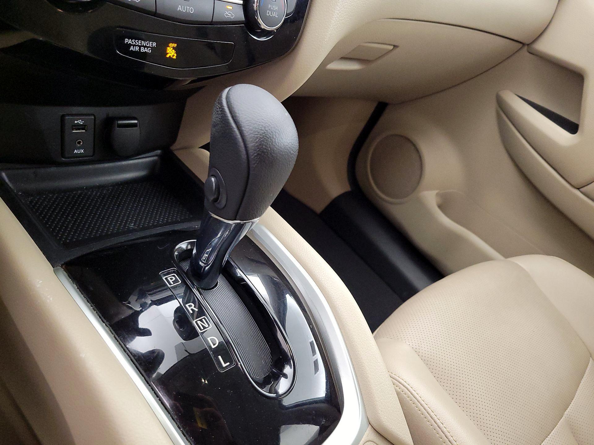 Thumbnail: 2016 Nissan Rogue - 17