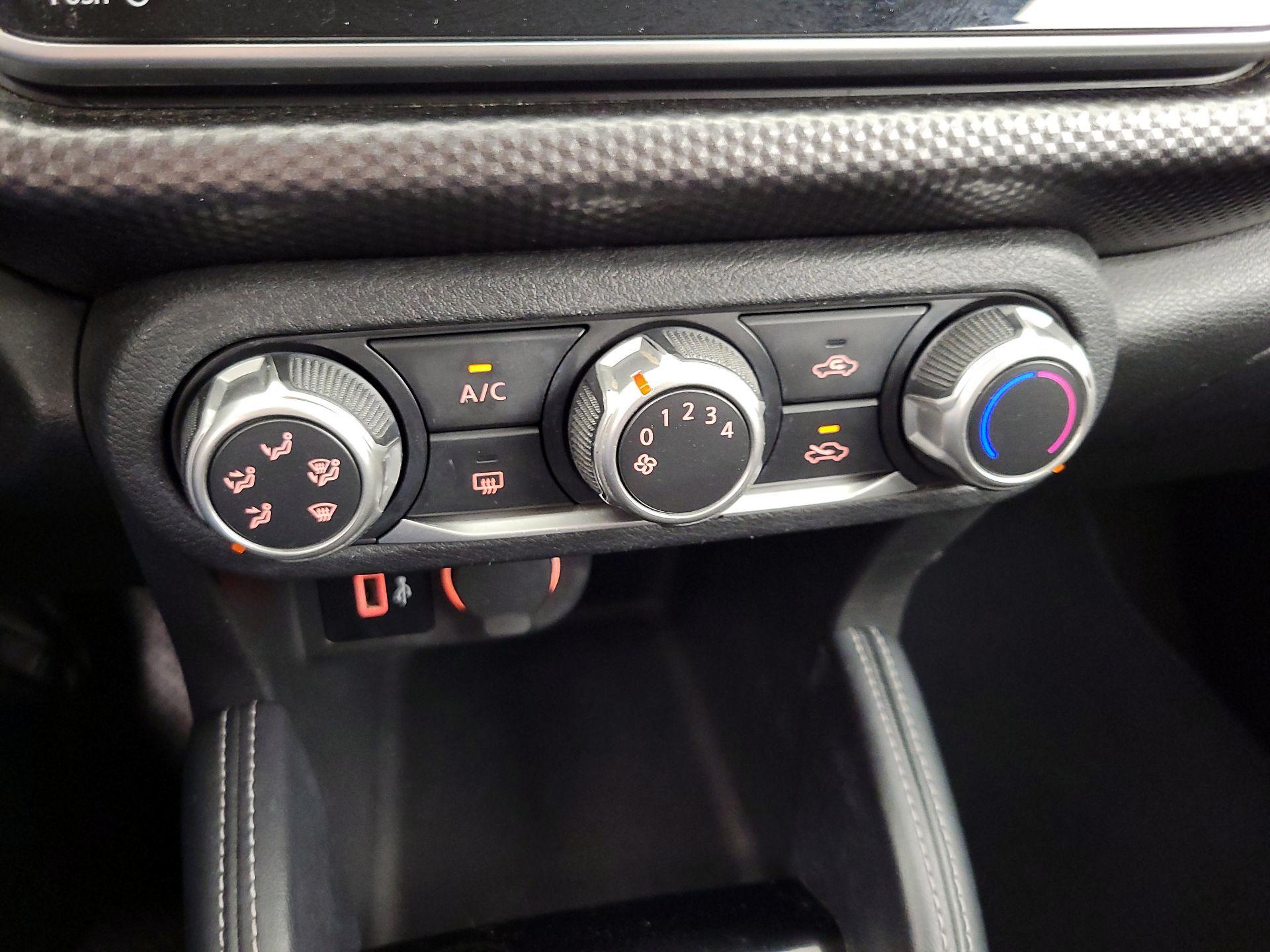 Thumbnail: 2018 Nissan Kicks - 16