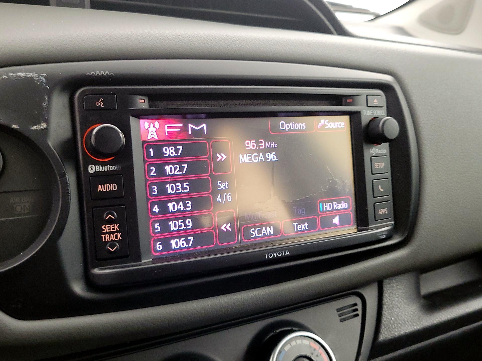 Thumbnail: 2015 Toyota Yaris - 14