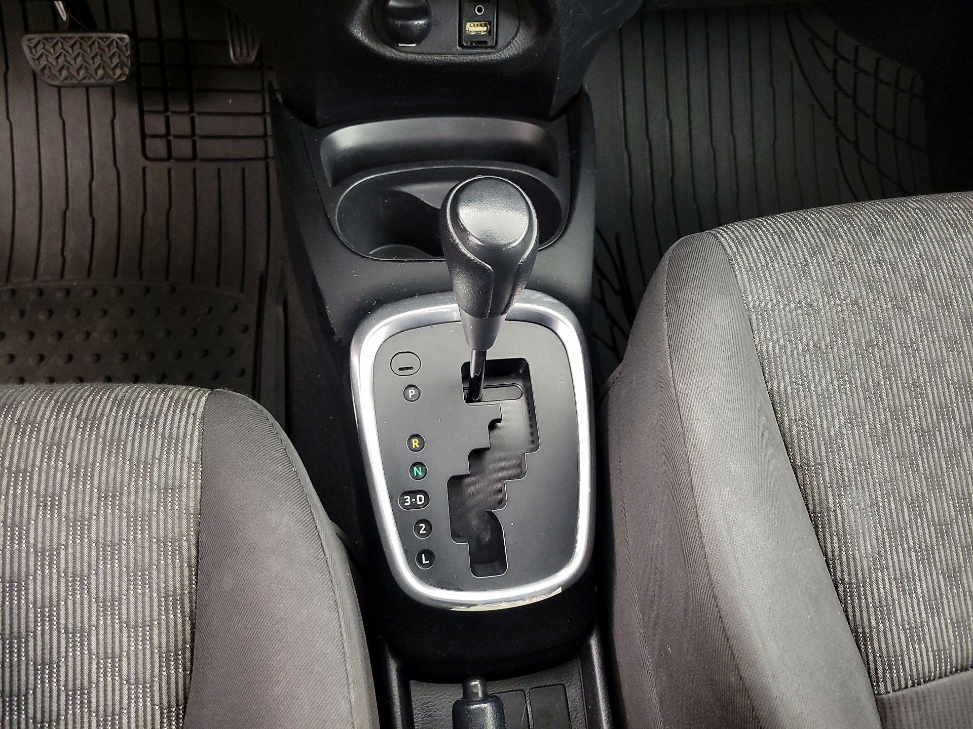 Thumbnail: 2015 Toyota Yaris - 16