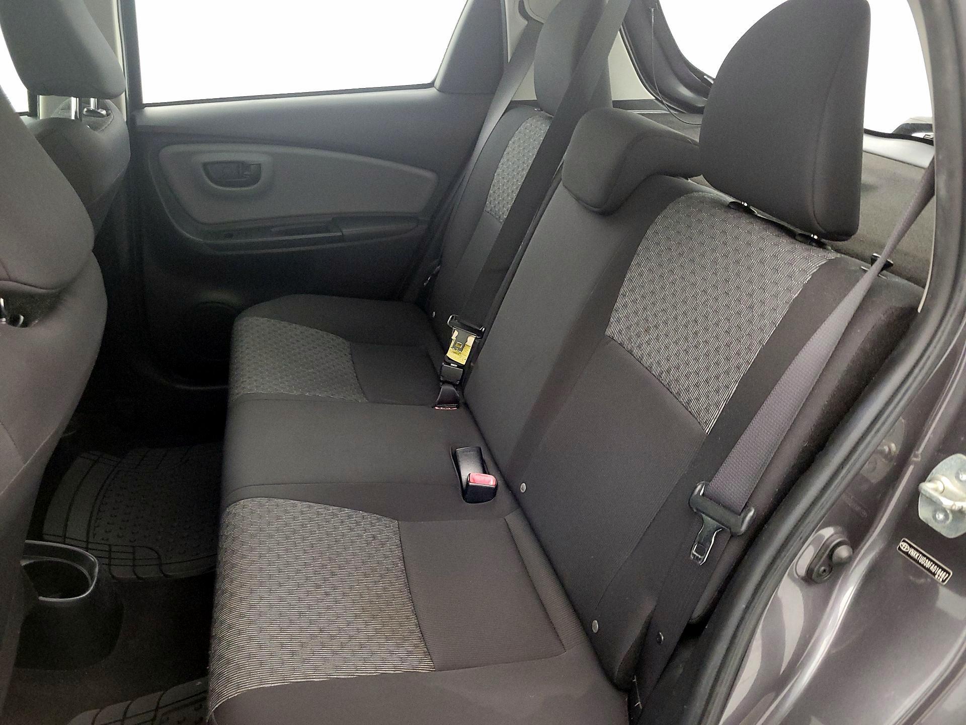 Thumbnail: 2015 Toyota Yaris - 18