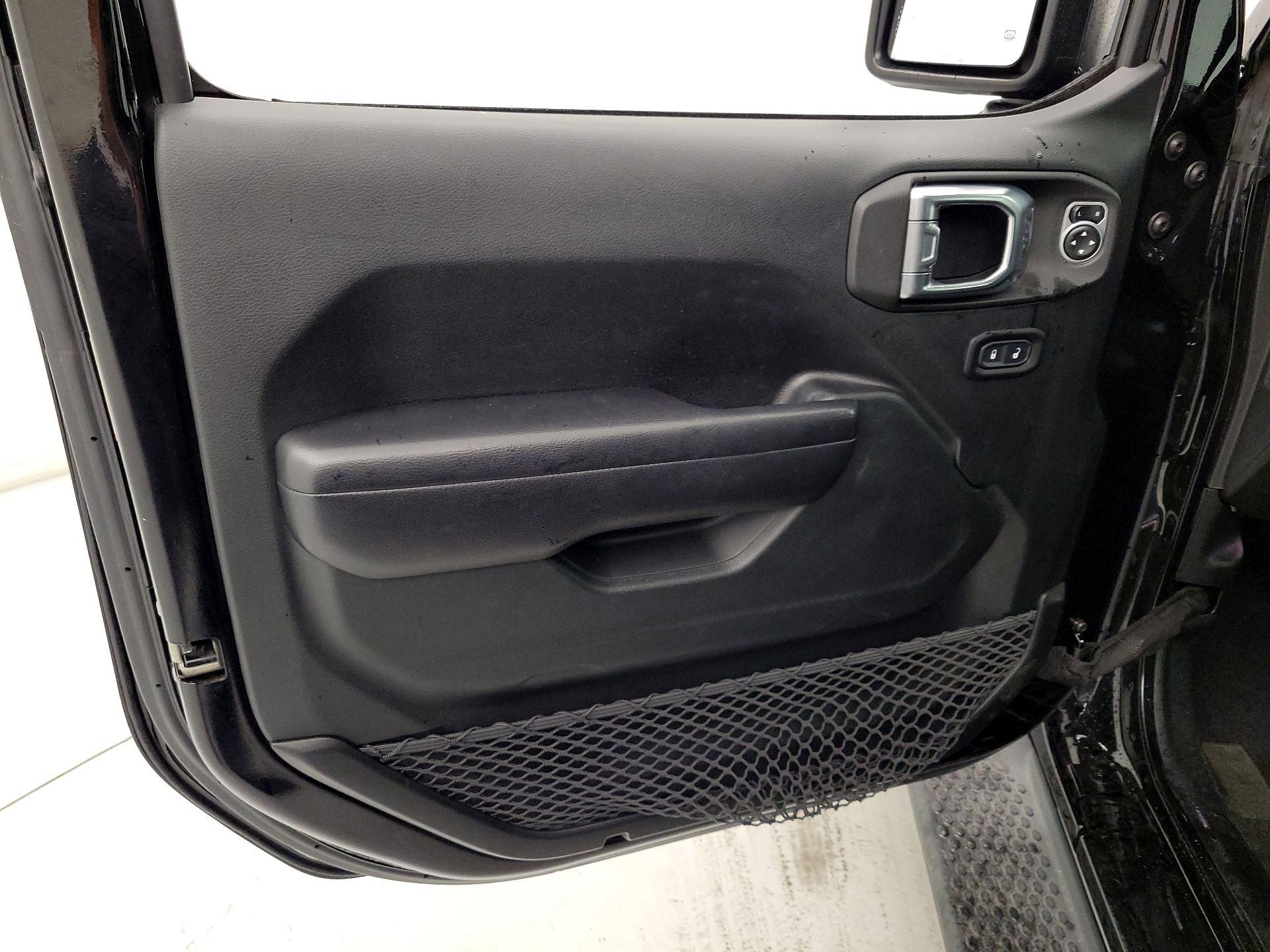 Thumbnail: 2018 Jeep Wrangler - 12