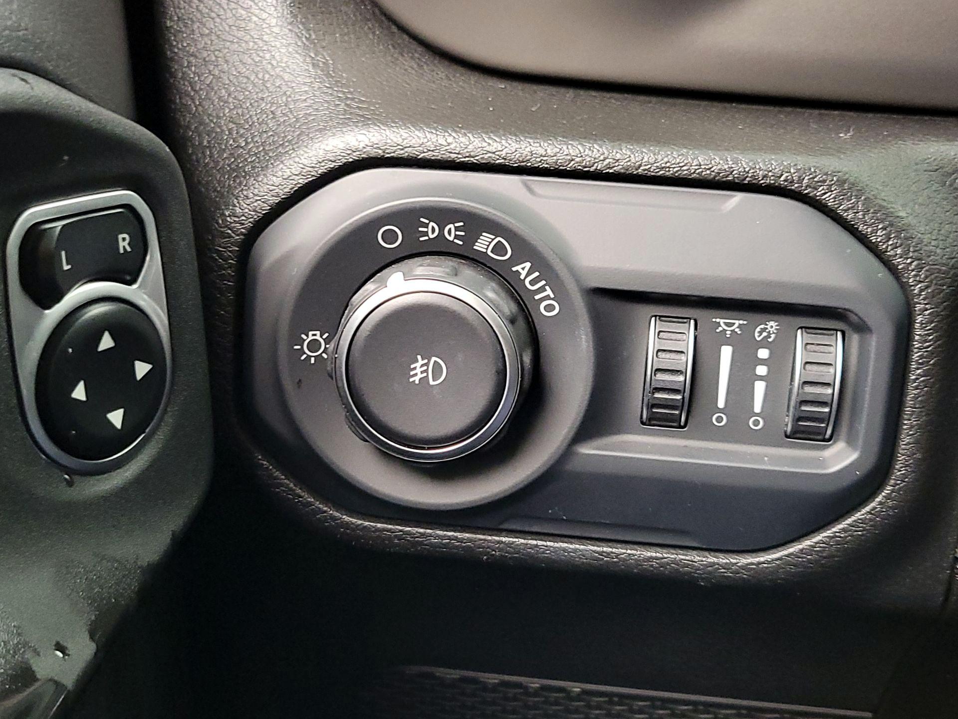 Thumbnail: 2018 Jeep Wrangler - 13