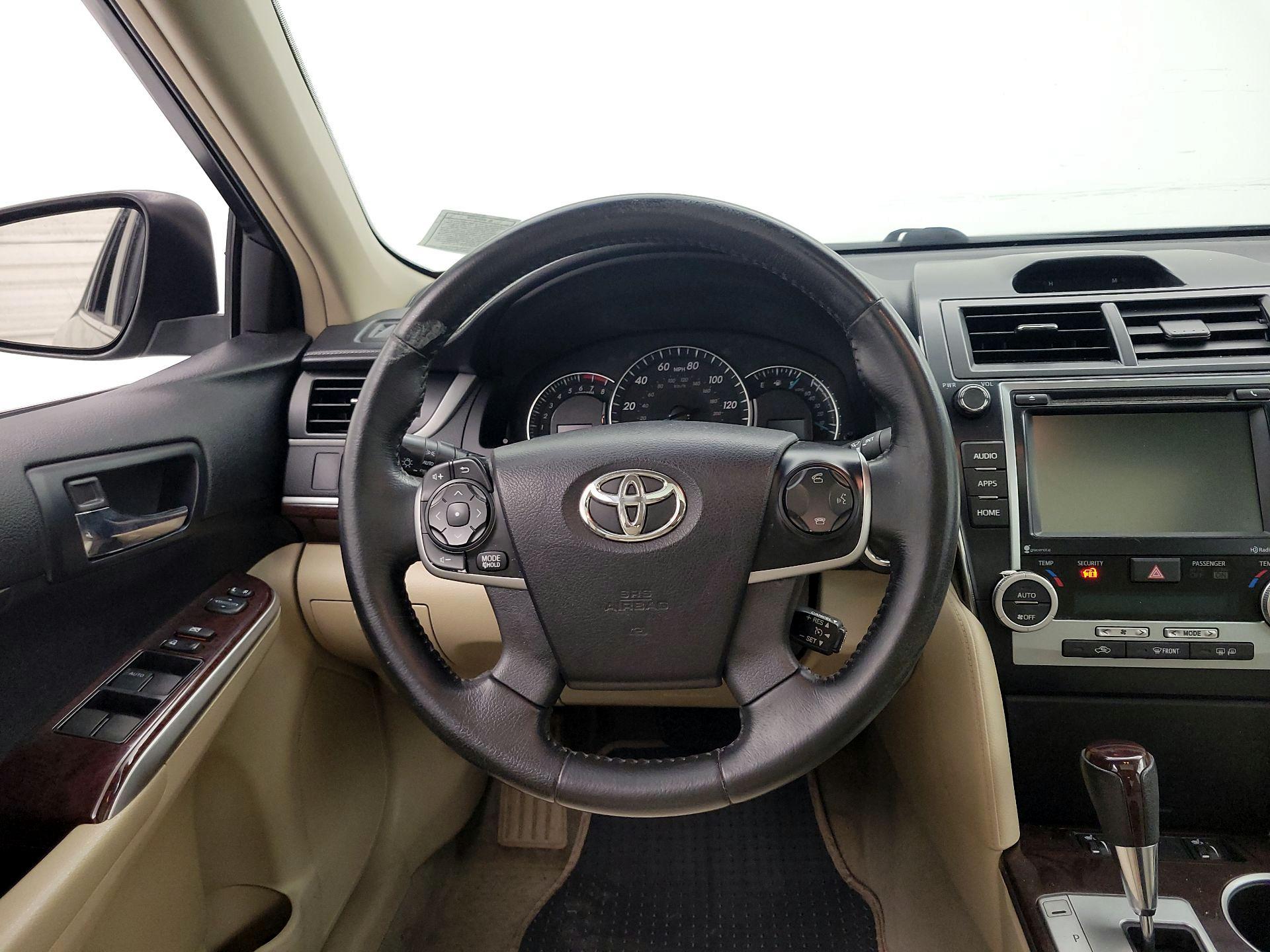 Thumbnail: 2014 Toyota Camry - 10