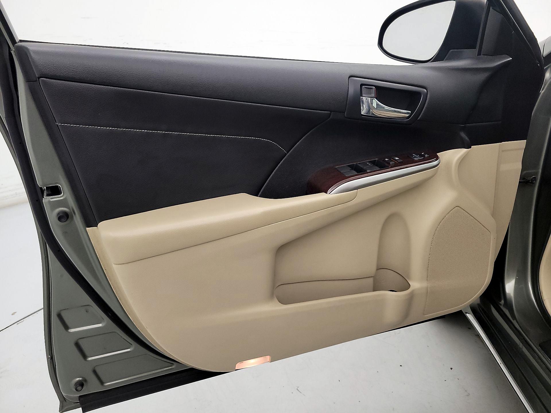 Thumbnail: 2014 Toyota Camry - 12