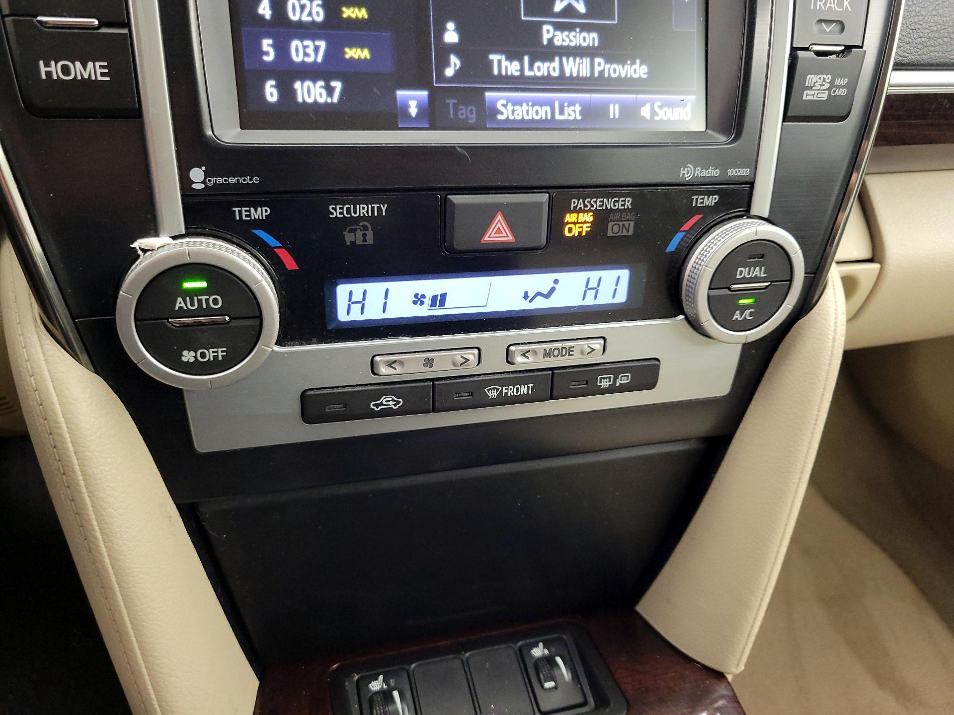 Thumbnail: 2014 Toyota Camry - 16