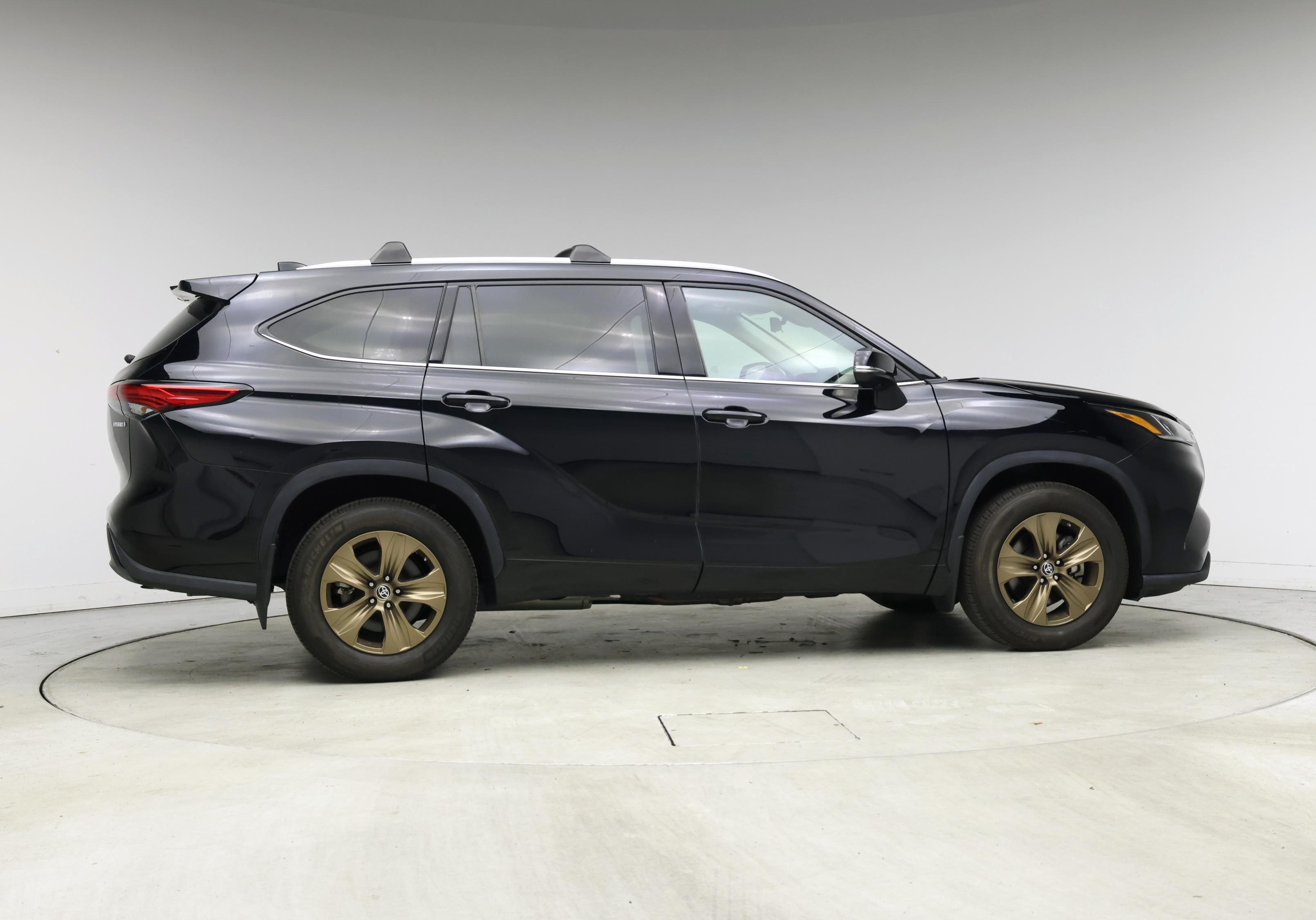 Thumbnail: 2022 Toyota Highlander - 7