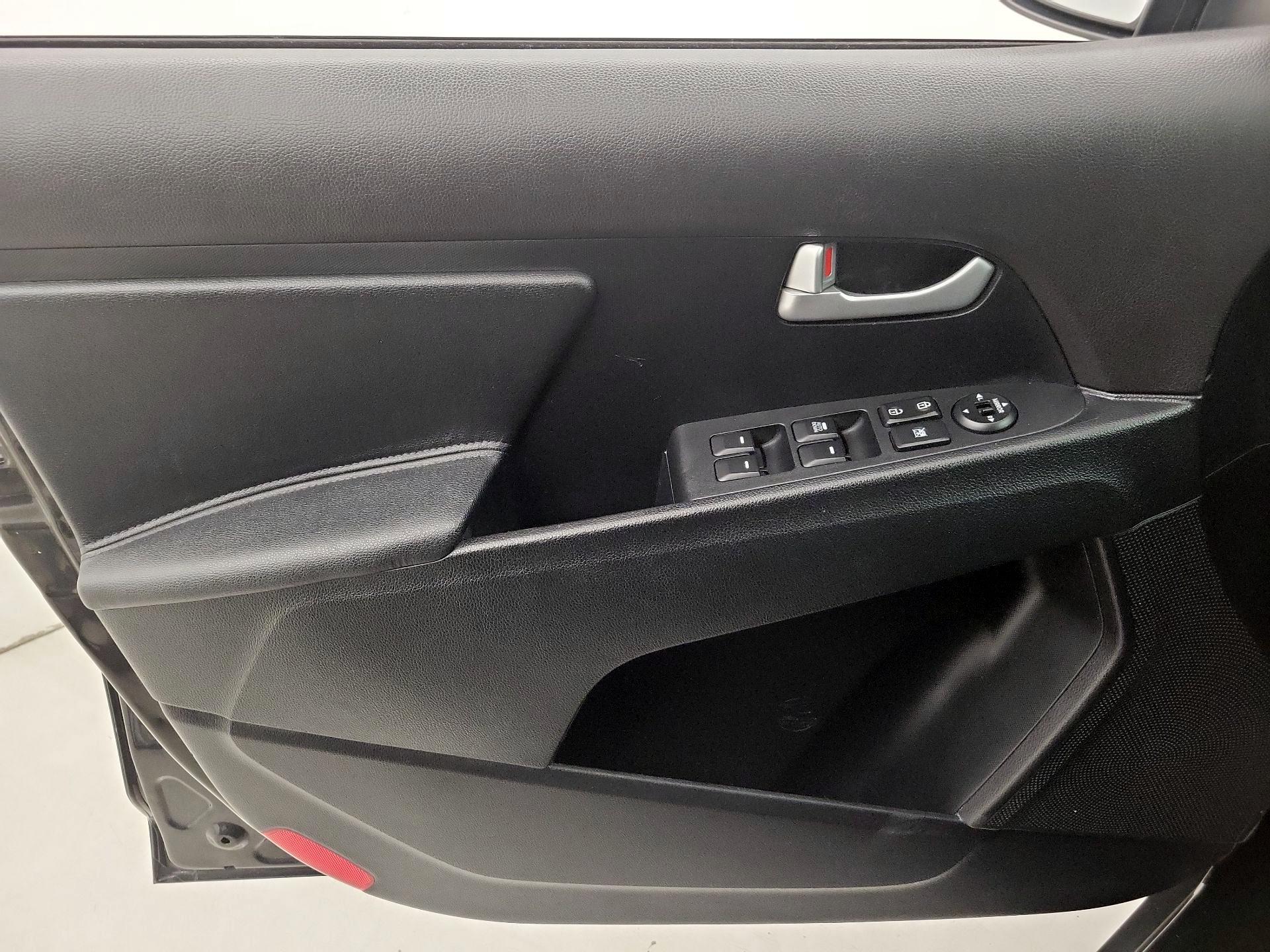 Thumbnail: 2016 Kia Sportage - 12