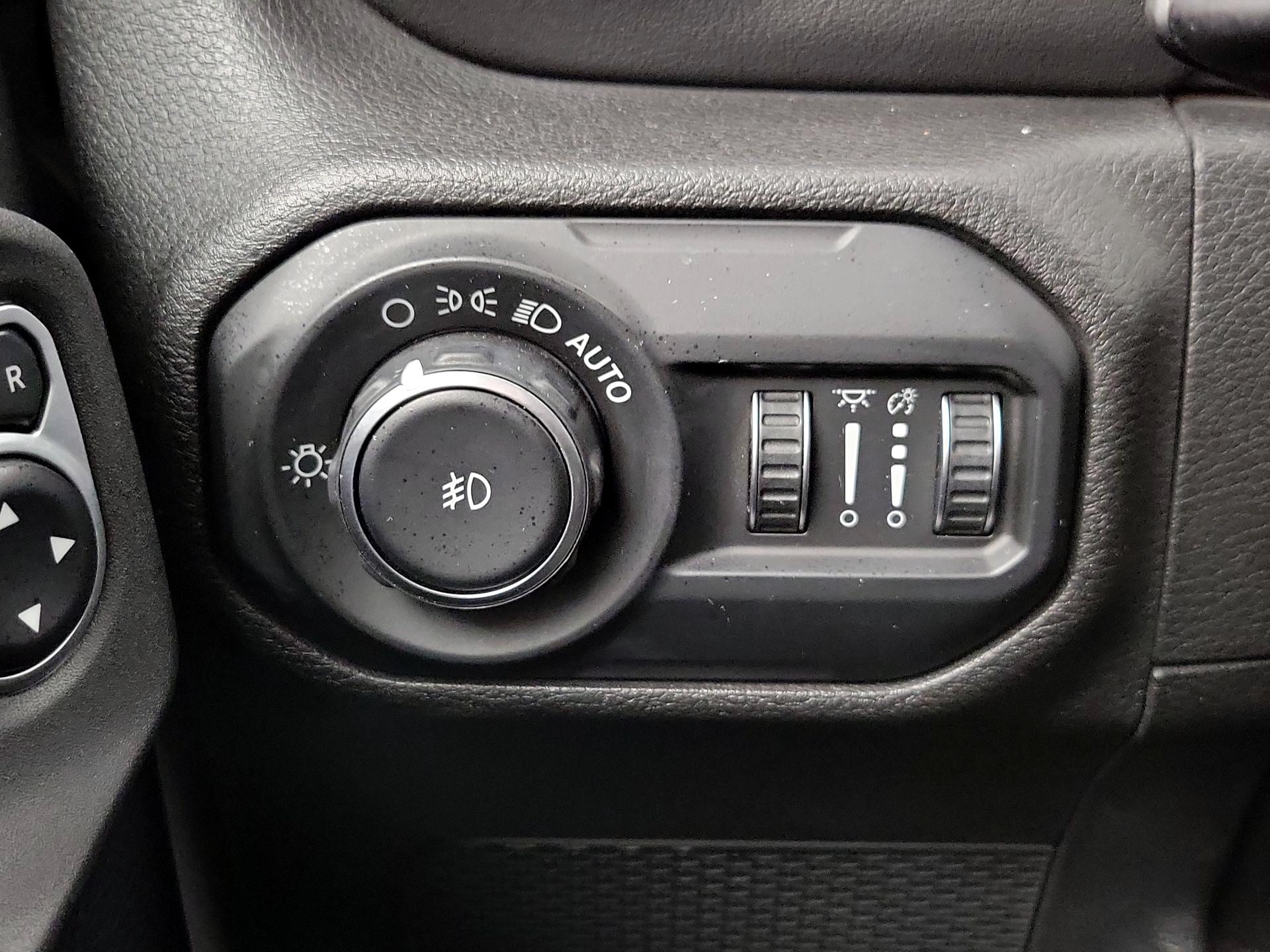 Thumbnail: 2019 Jeep Wrangler - 13