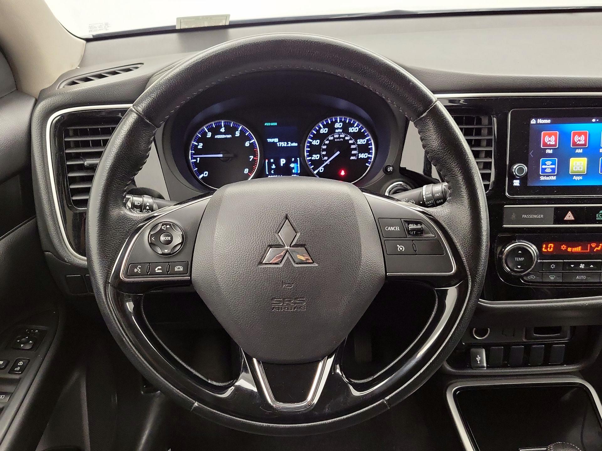 Thumbnail: 2019 Mitsubishi Outlander - 10