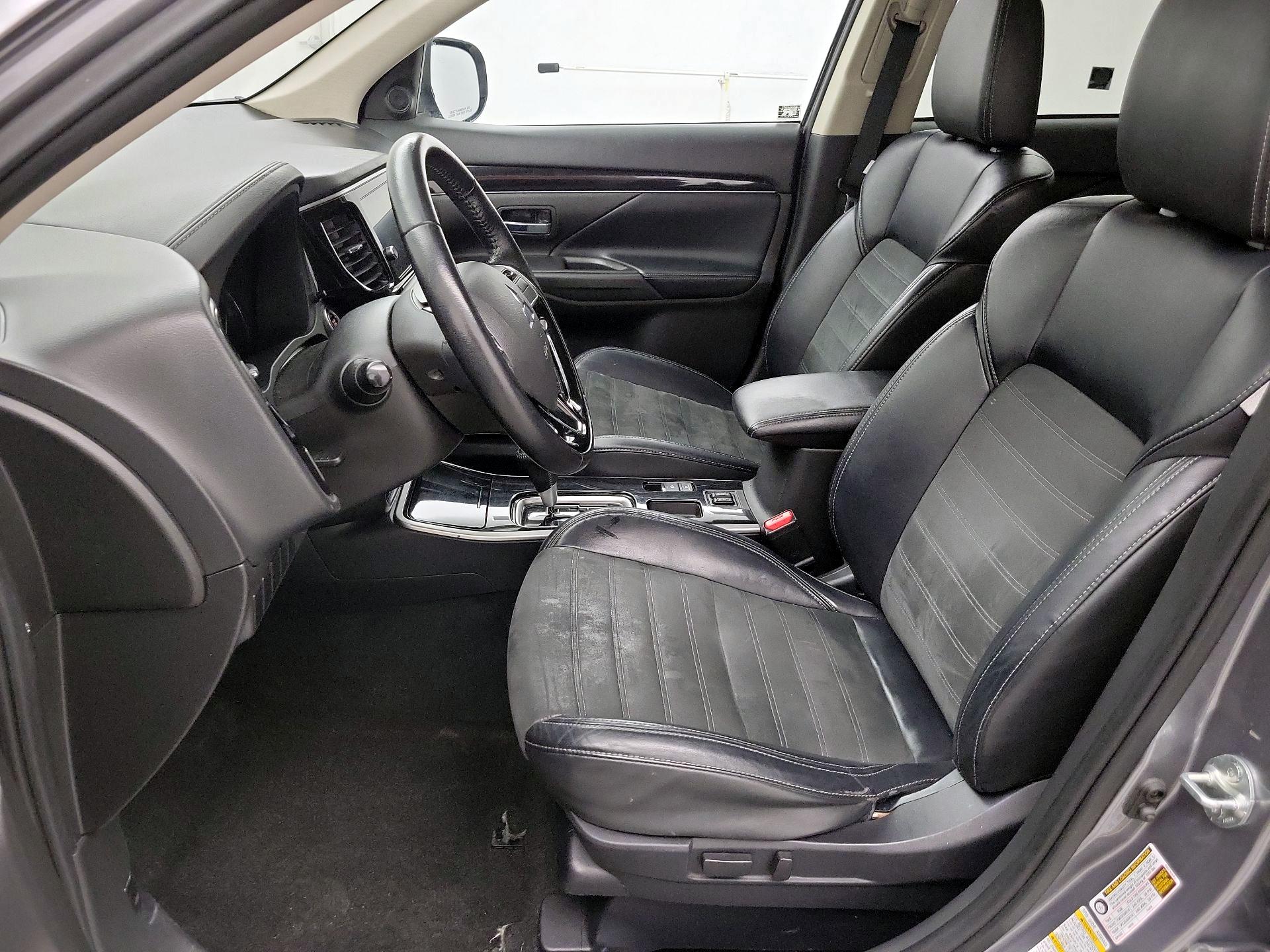 Thumbnail: 2019 Mitsubishi Outlander - 11