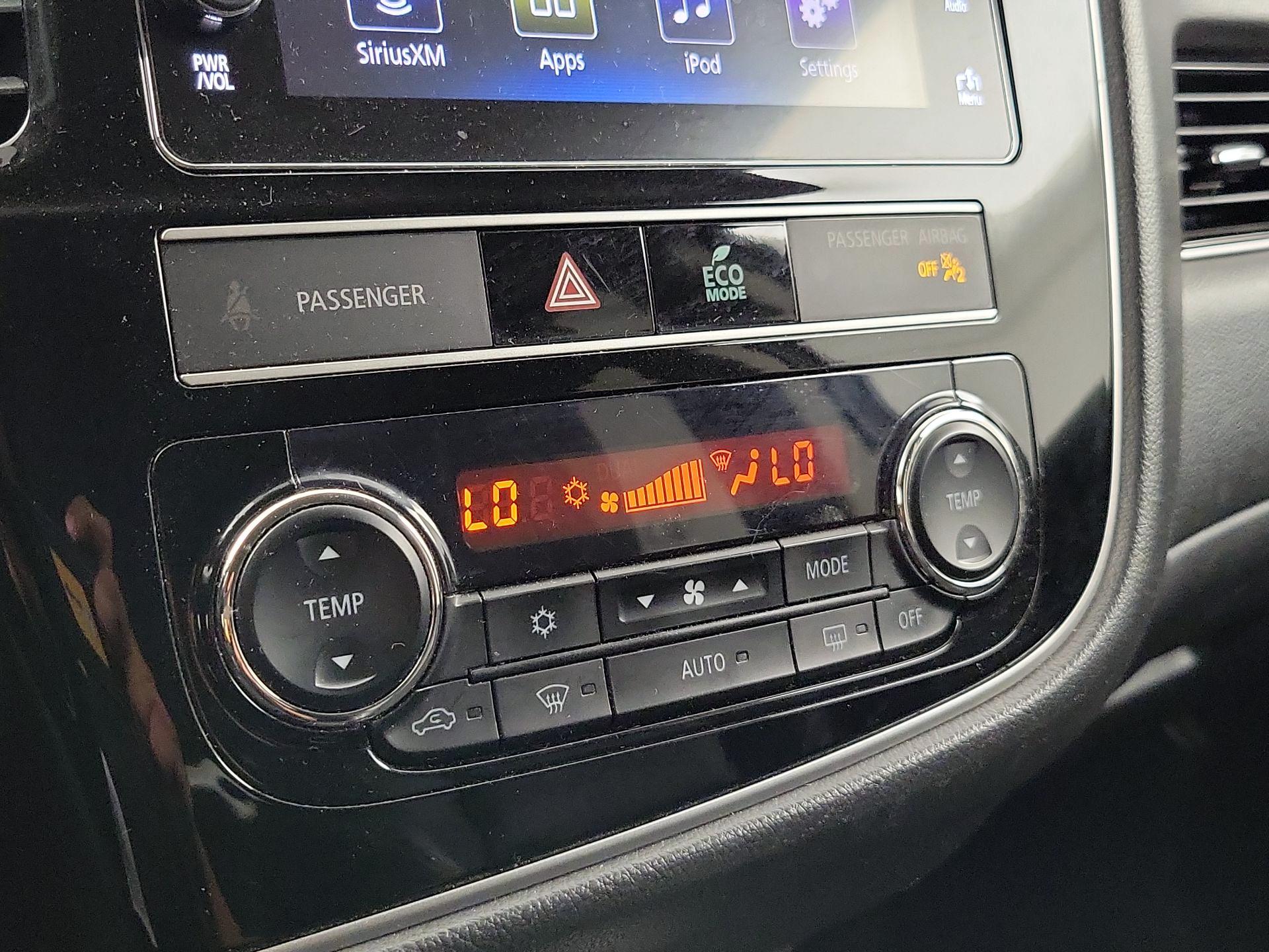 Thumbnail: 2019 Mitsubishi Outlander - 15