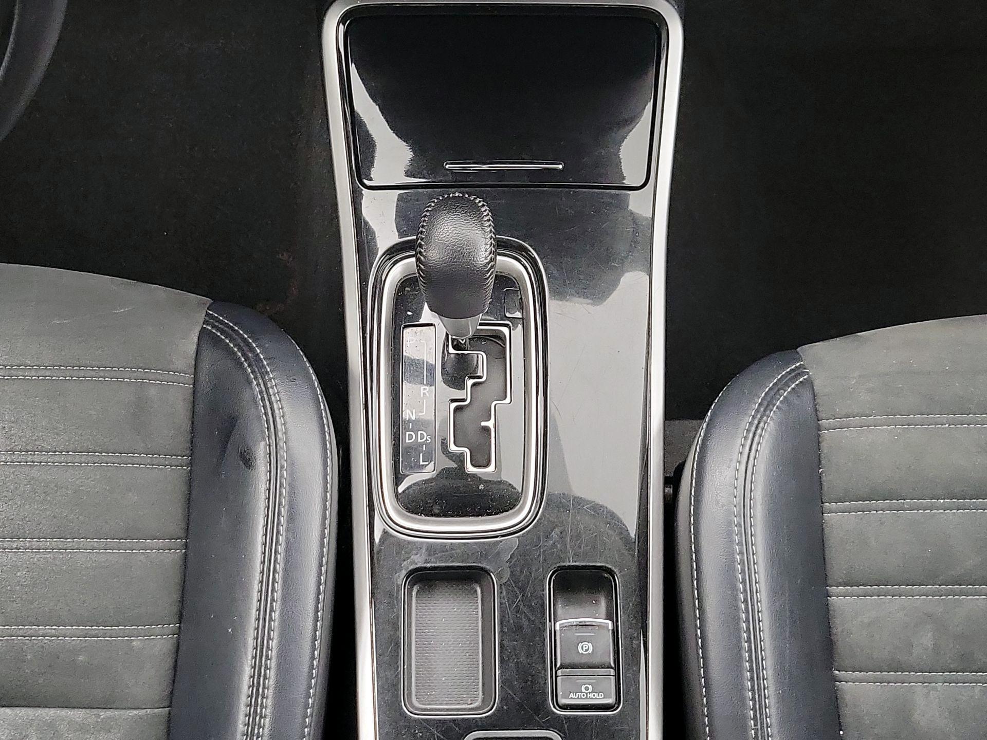 Thumbnail: 2019 Mitsubishi Outlander - 16