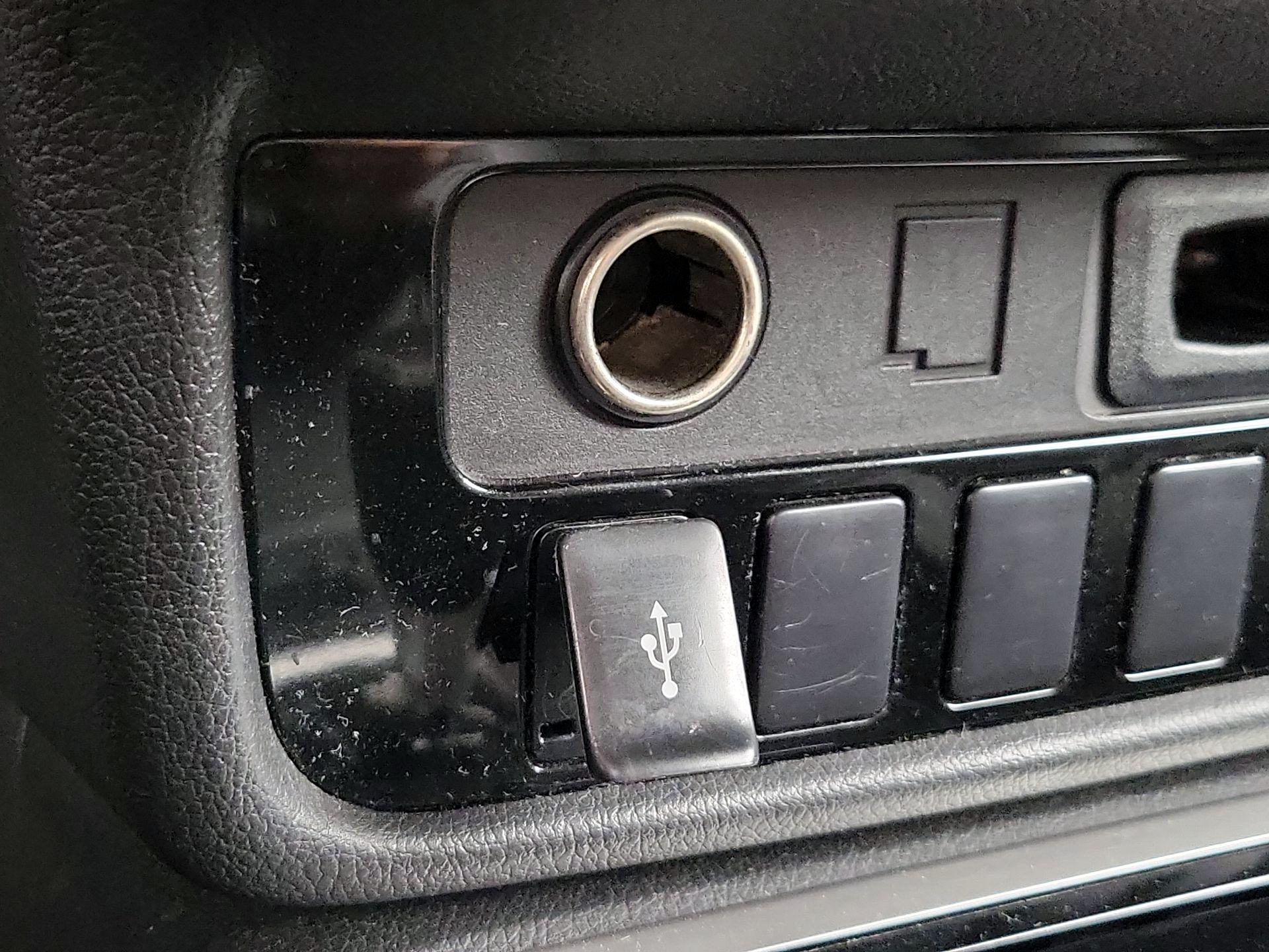 Thumbnail: 2019 Mitsubishi Outlander - 17