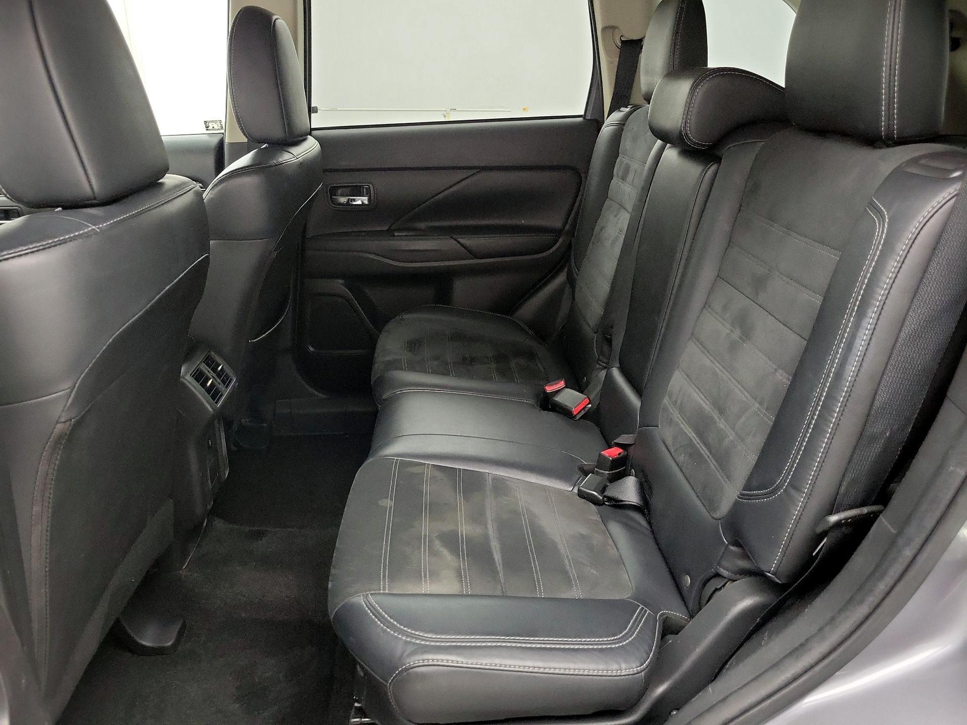 Thumbnail: 2019 Mitsubishi Outlander - 18