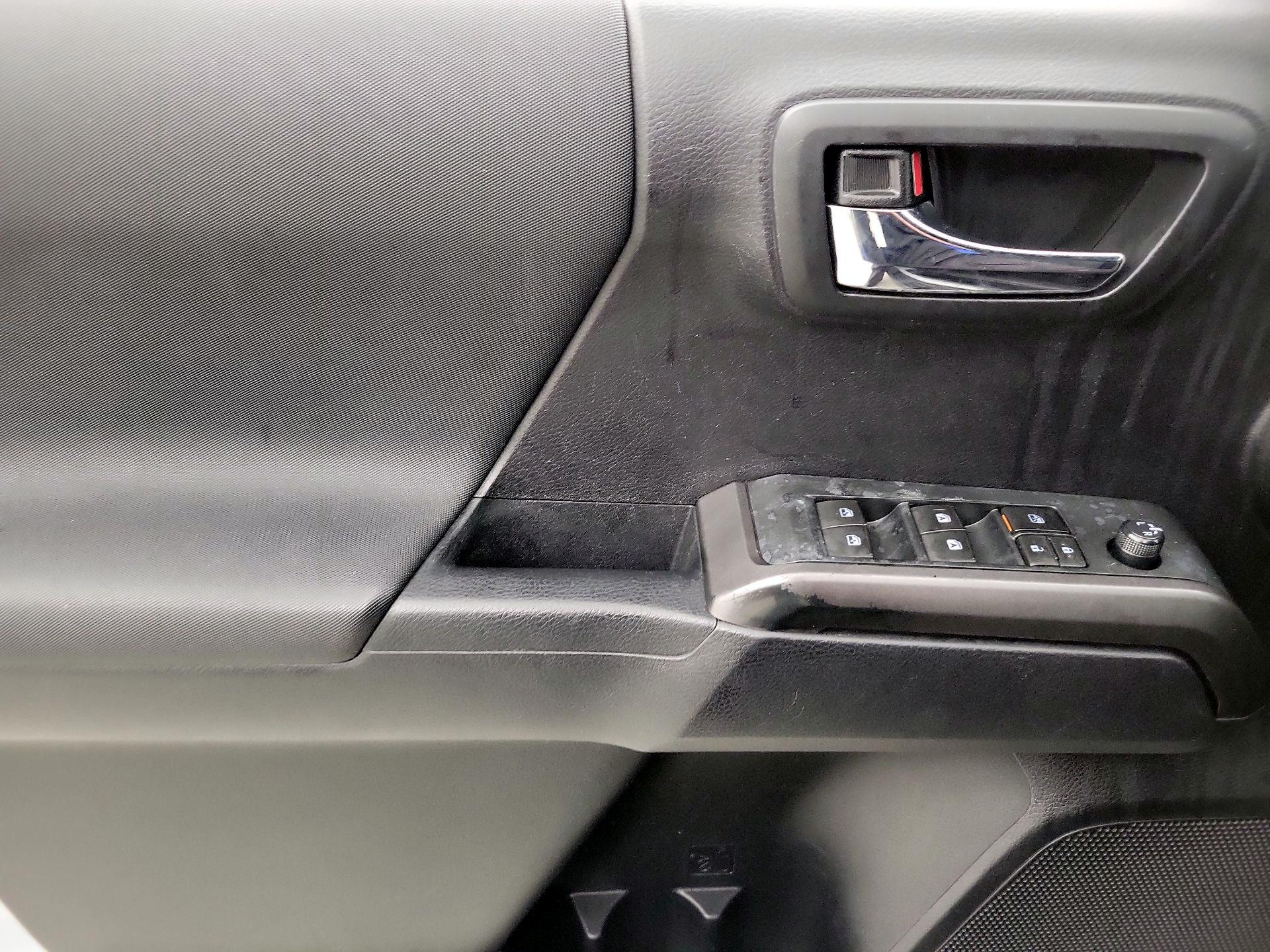 Thumbnail: 2019 Toyota Tacoma - 12