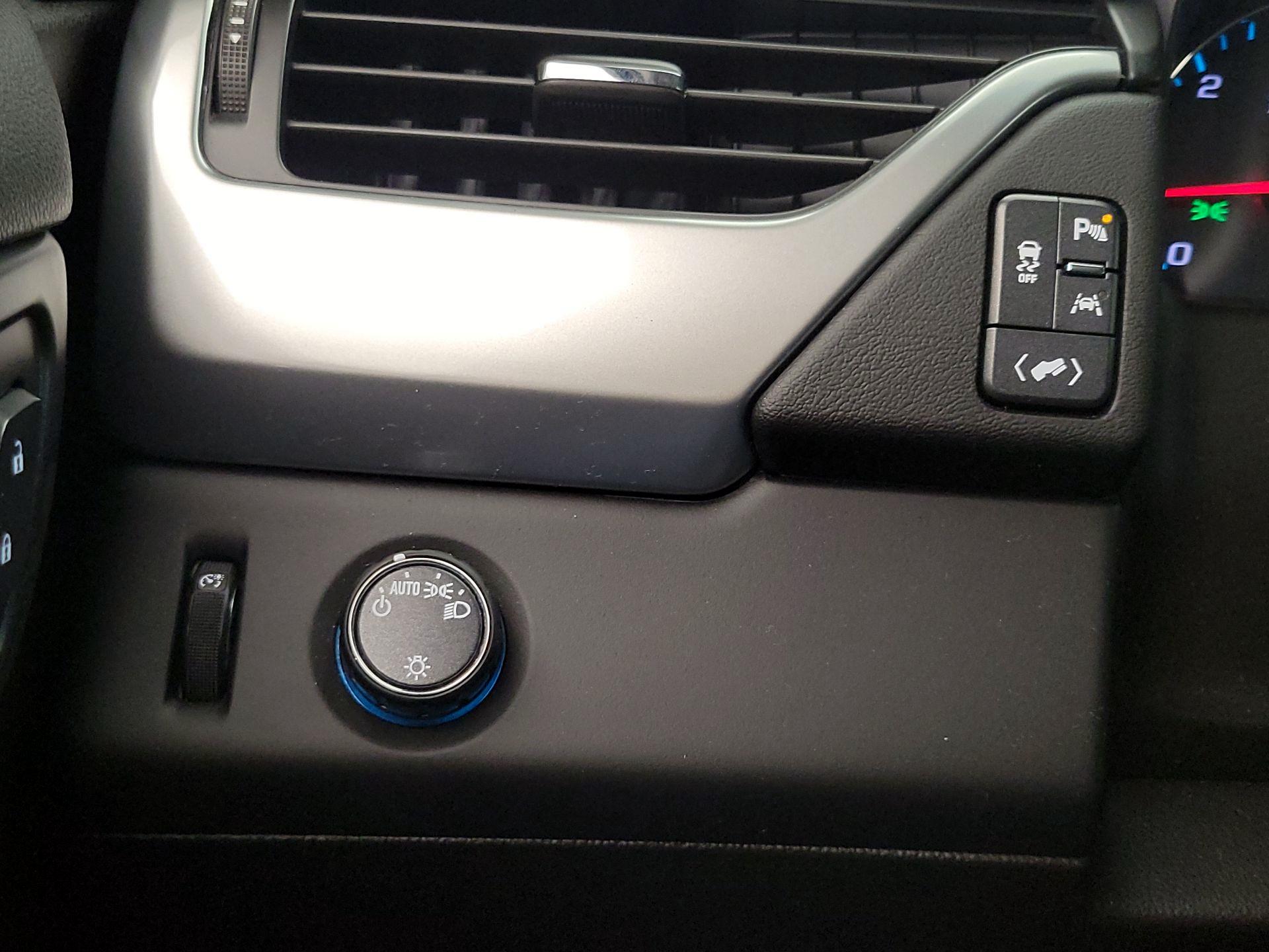 Thumbnail: 2018 Chevrolet Tahoe - 13