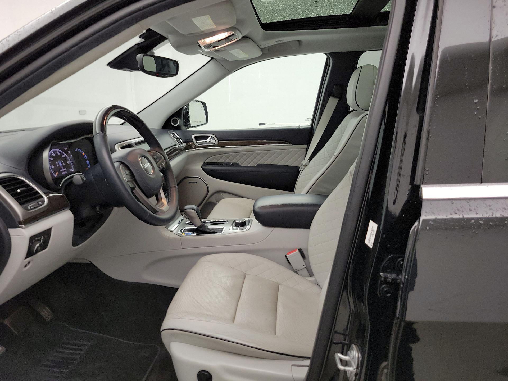 Thumbnail: 2017 Jeep Grand Cherokee - 11