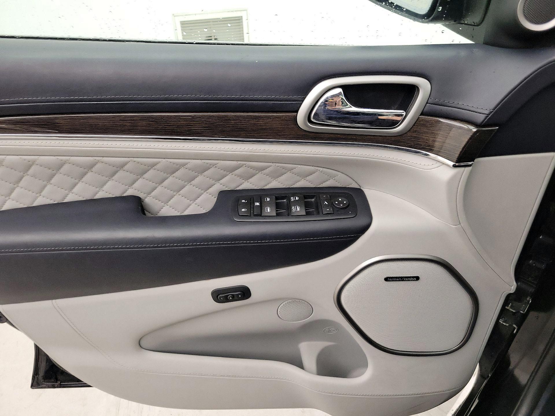 Thumbnail: 2017 Jeep Grand Cherokee - 12