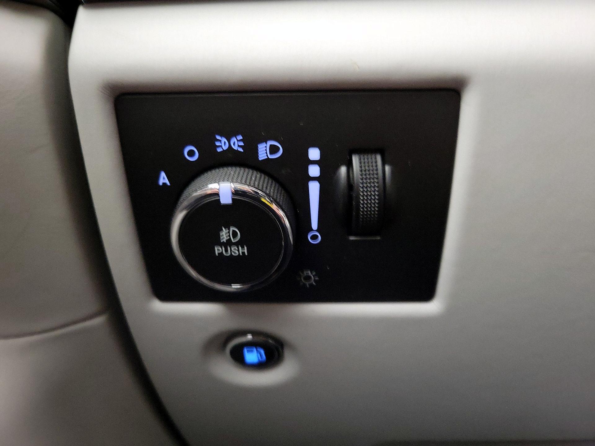 Thumbnail: 2017 Jeep Grand Cherokee - 13