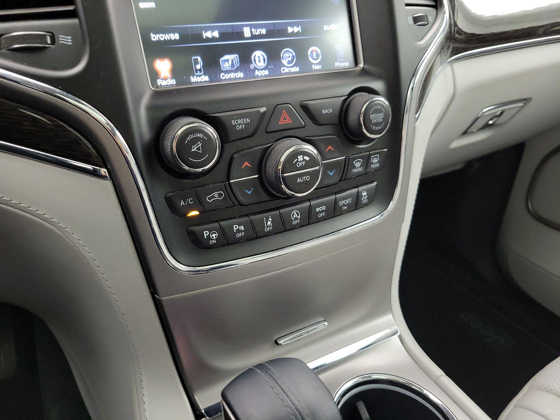 Thumbnail: 2017 Jeep Grand Cherokee - 17